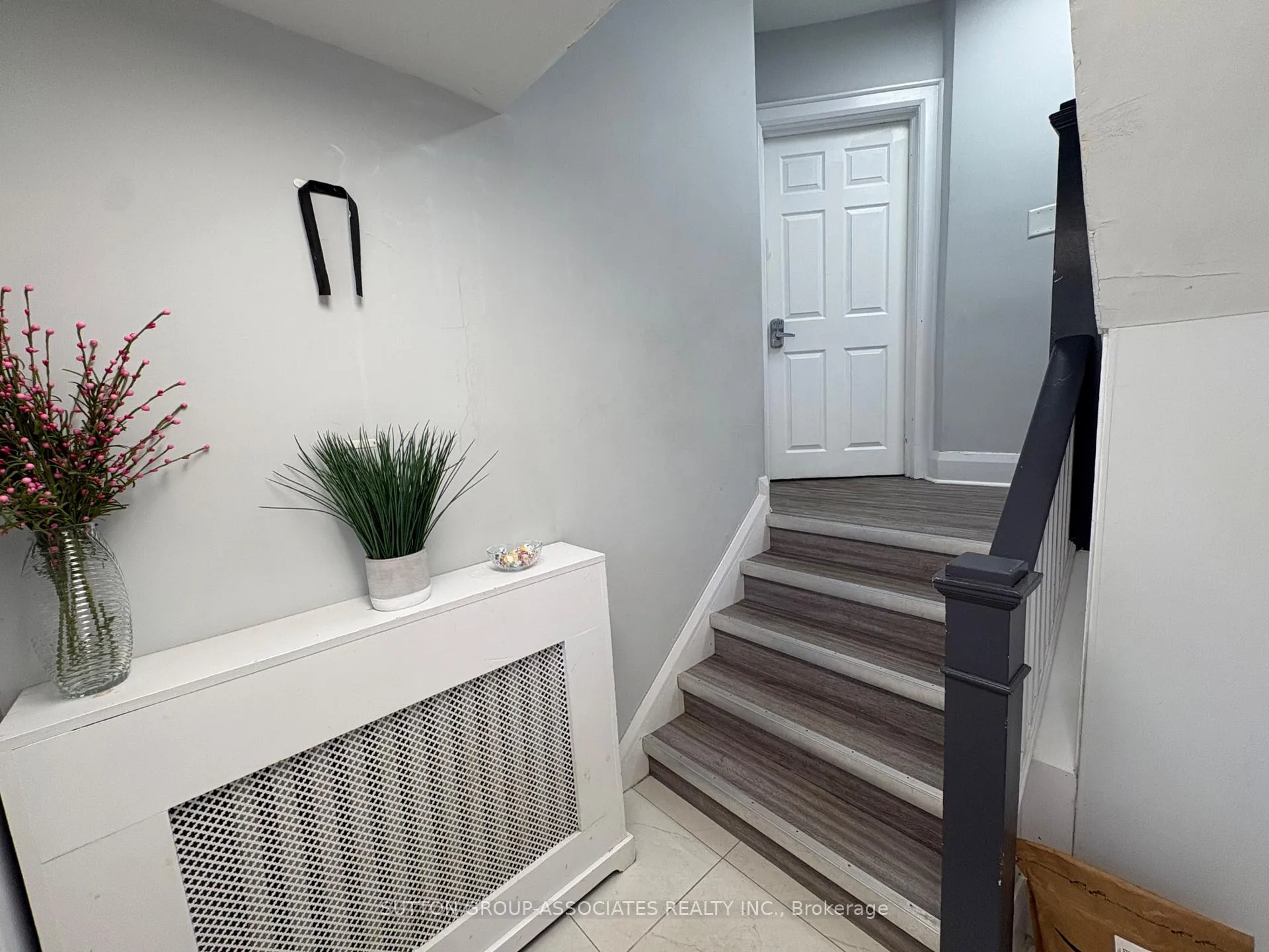 Photo 3 of Unit Main, 101 Burnside Drive, Toronto, Wychwood — HOMEH