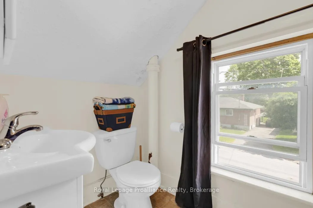 Photo 16 of 108 Frank Street, Belleville, Belleville Ward — HOMEH