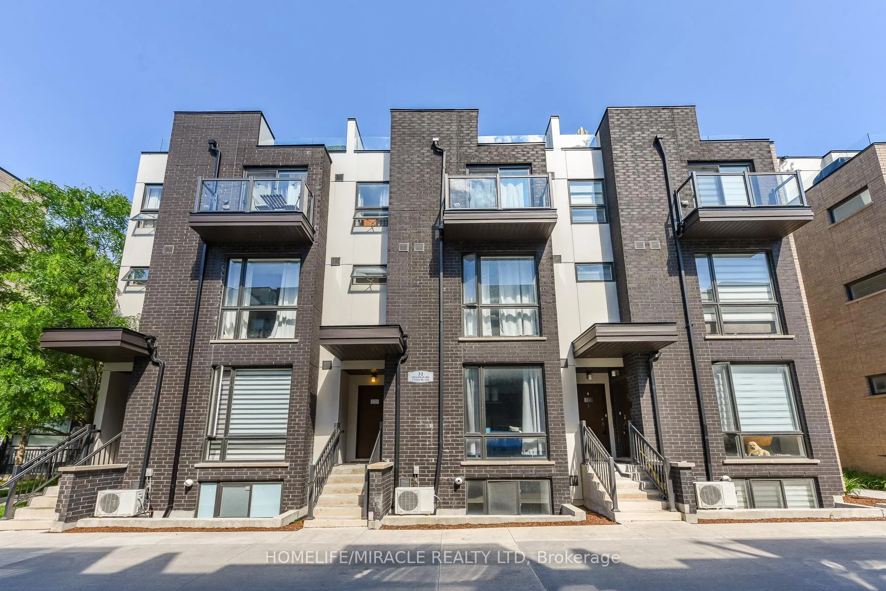 Front of Unit 122, 32 Fieldway Road