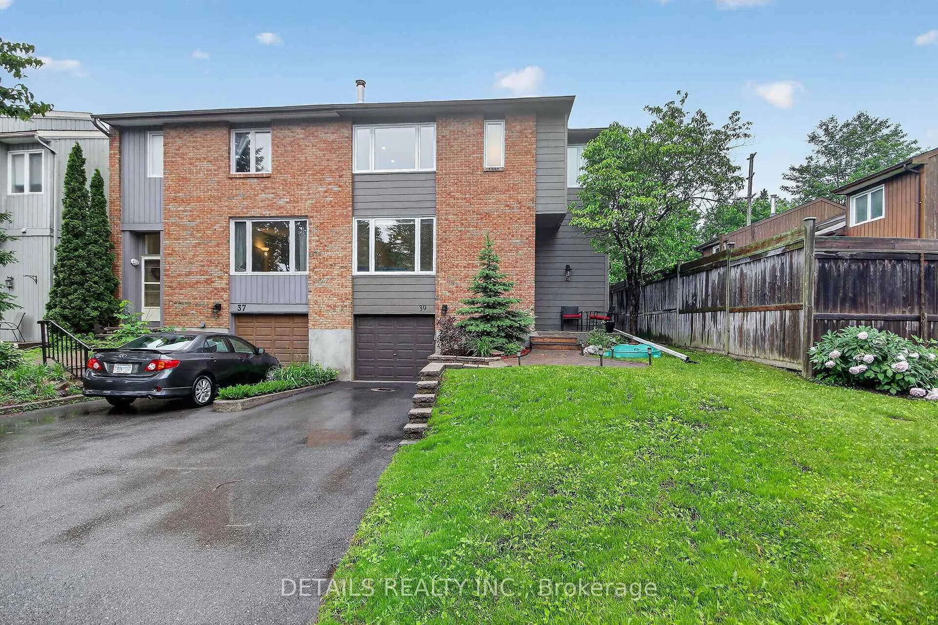 Photo 1 of 39 Sandhurst Court, Ottawa, Mooneys Bay/Riverside Park — HOMEH