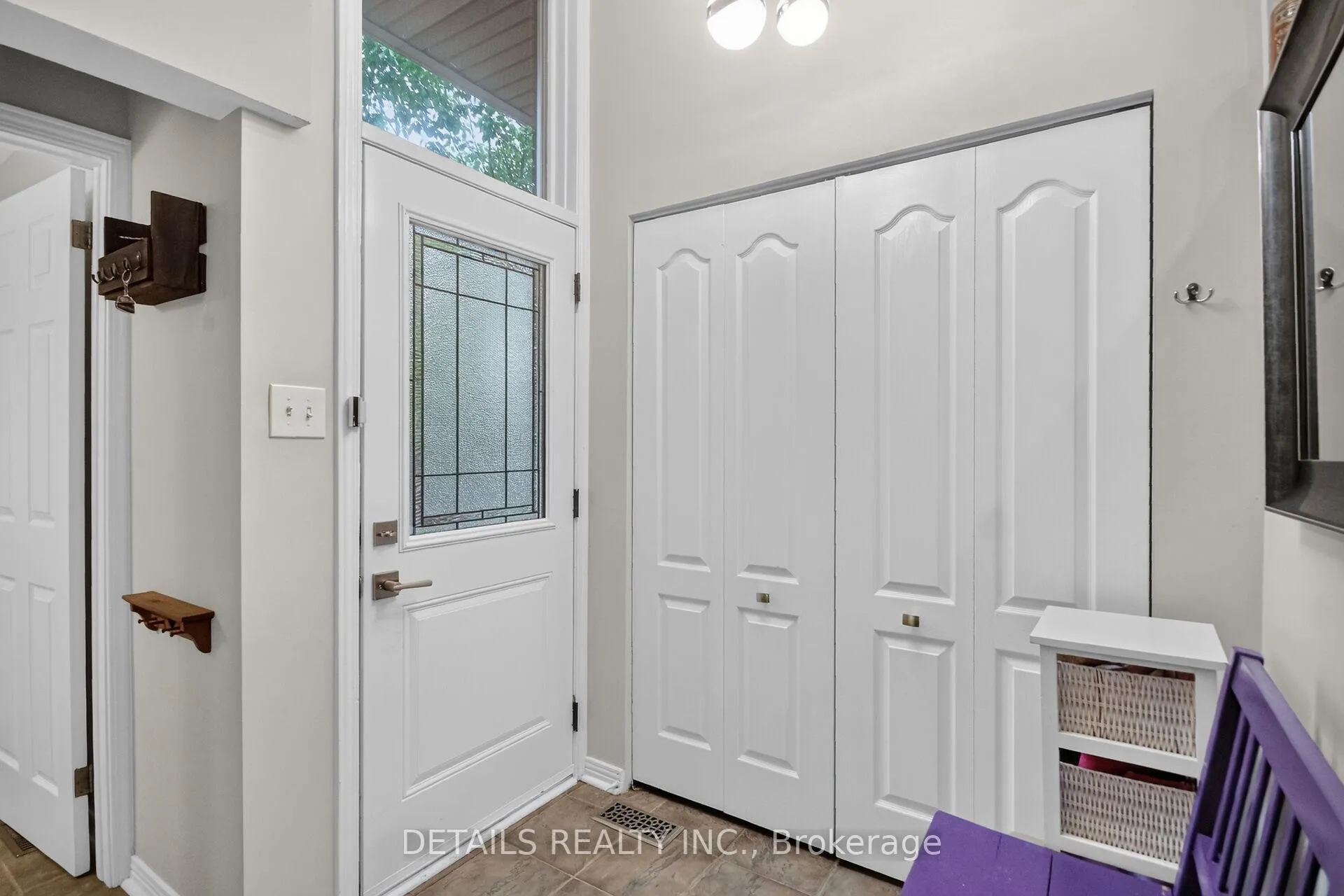 Photo 4 of 39 Sandhurst Court, Ottawa, Mooneys Bay/Riverside Park — HOMEH