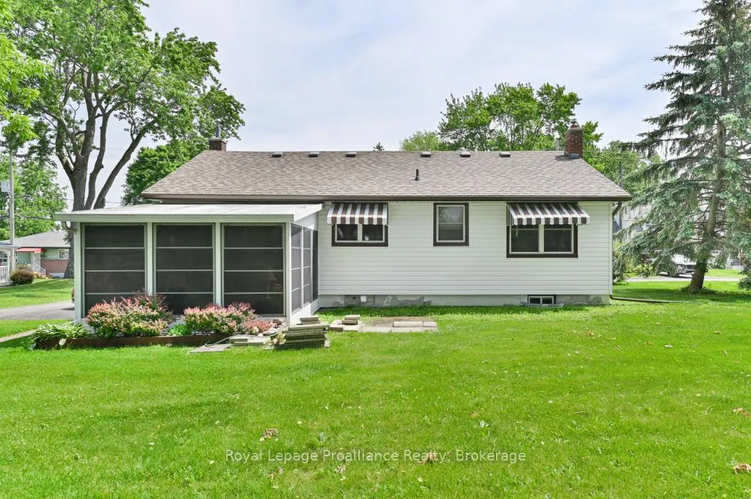 Photo 8 of 104 Frank Street, Belleville, Belleville Ward — HOMEH