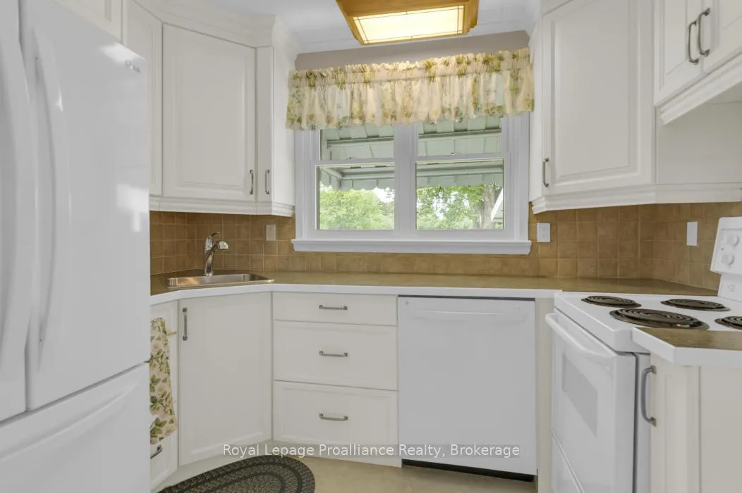Photo 10 of 104 Frank Street, Belleville, Belleville Ward — HOMEH