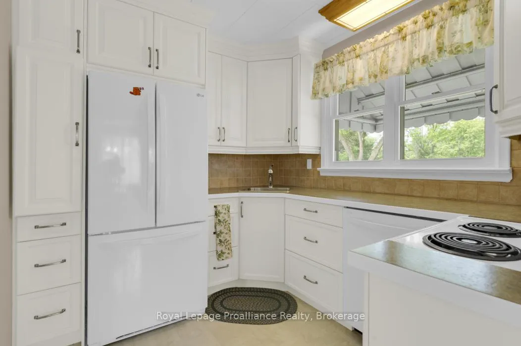 Photo 11 of 104 Frank Street, Belleville, Belleville Ward — HOMEH