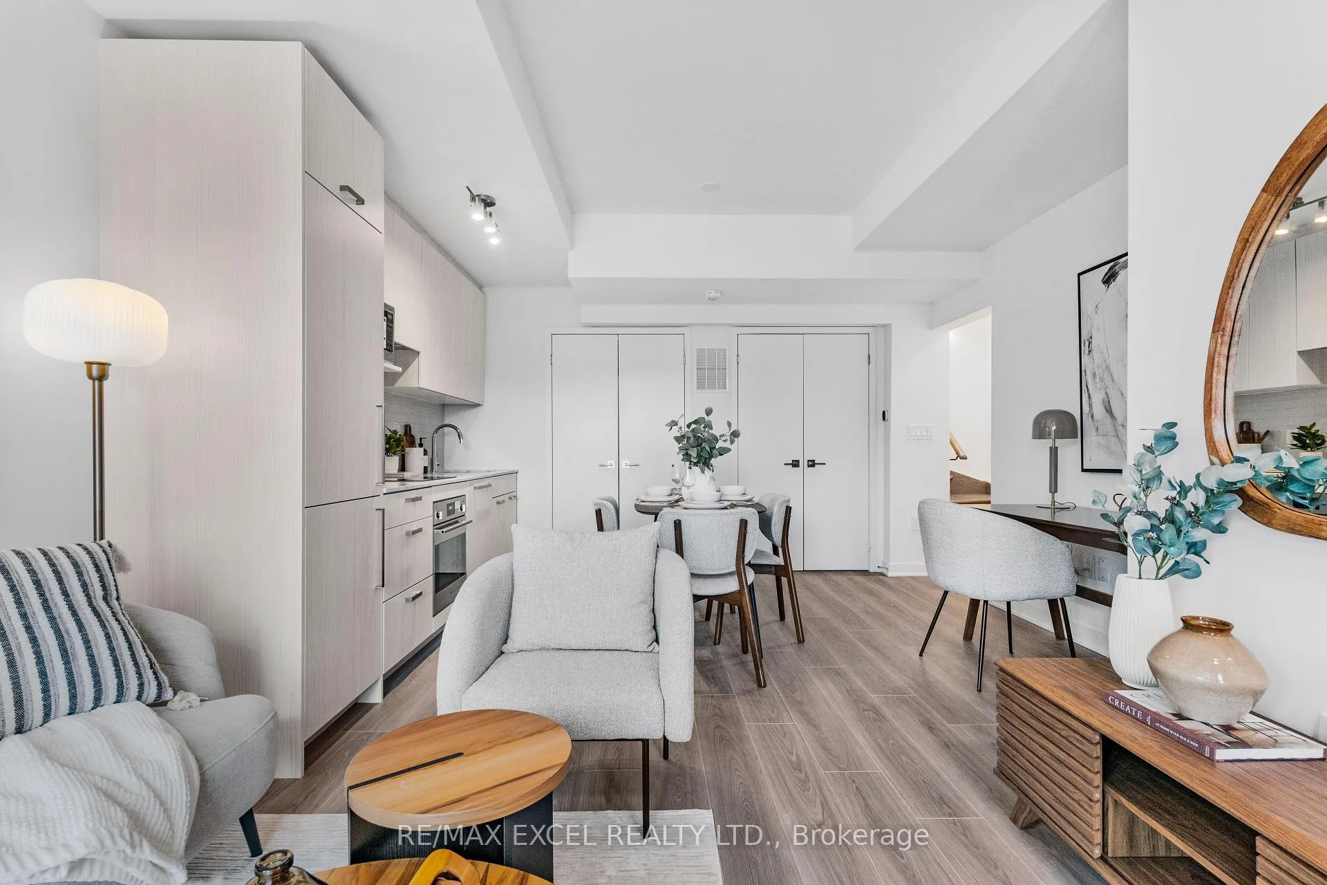 Photo 3 of Unit Th09, 75 Curlew Drive, North York, Parkwoods-Donalda — HOMEH