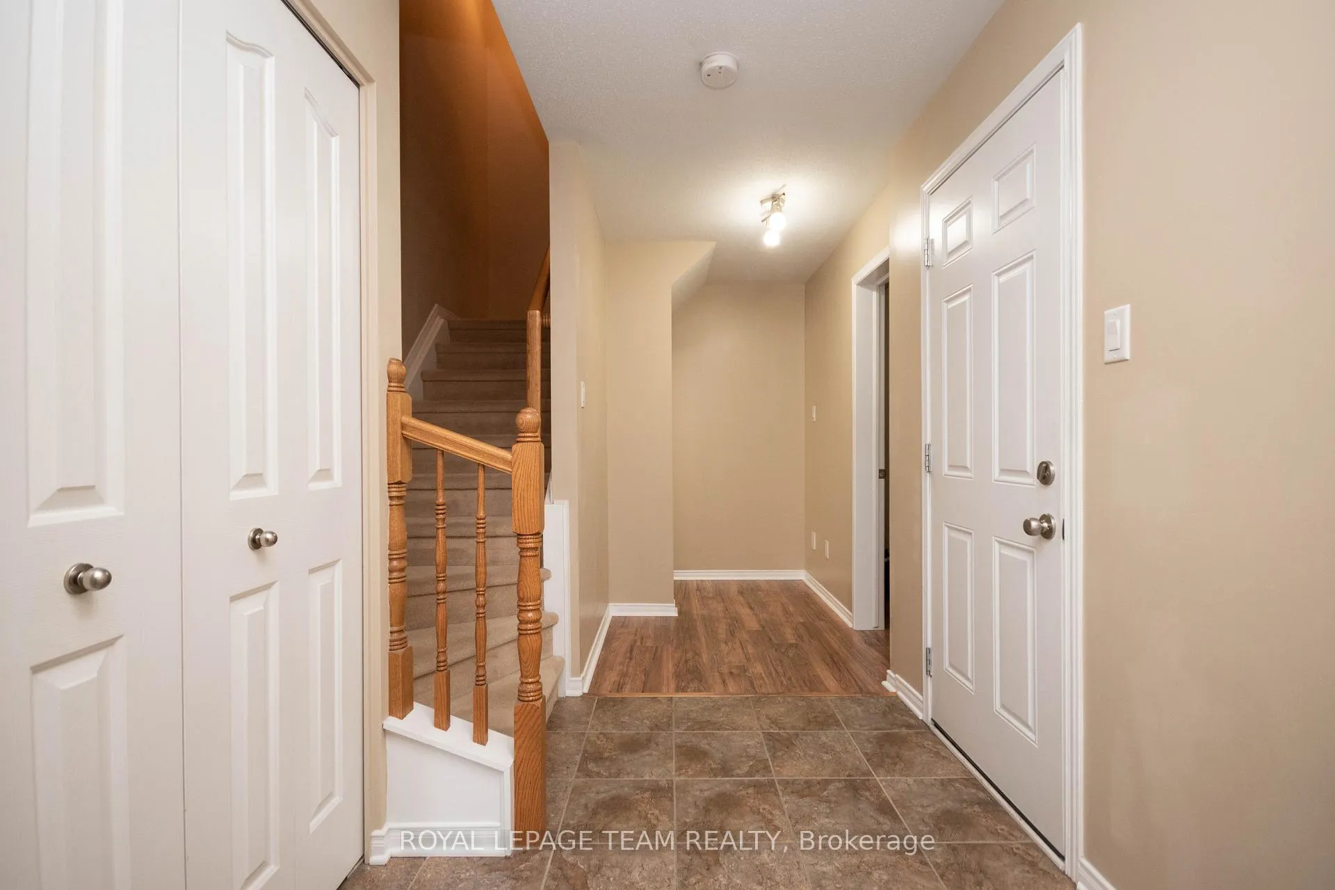 Photo 3 of 304 Citiplace Drive, Ottawa, Merivale Industrial Park/Citiplace — HOMEH