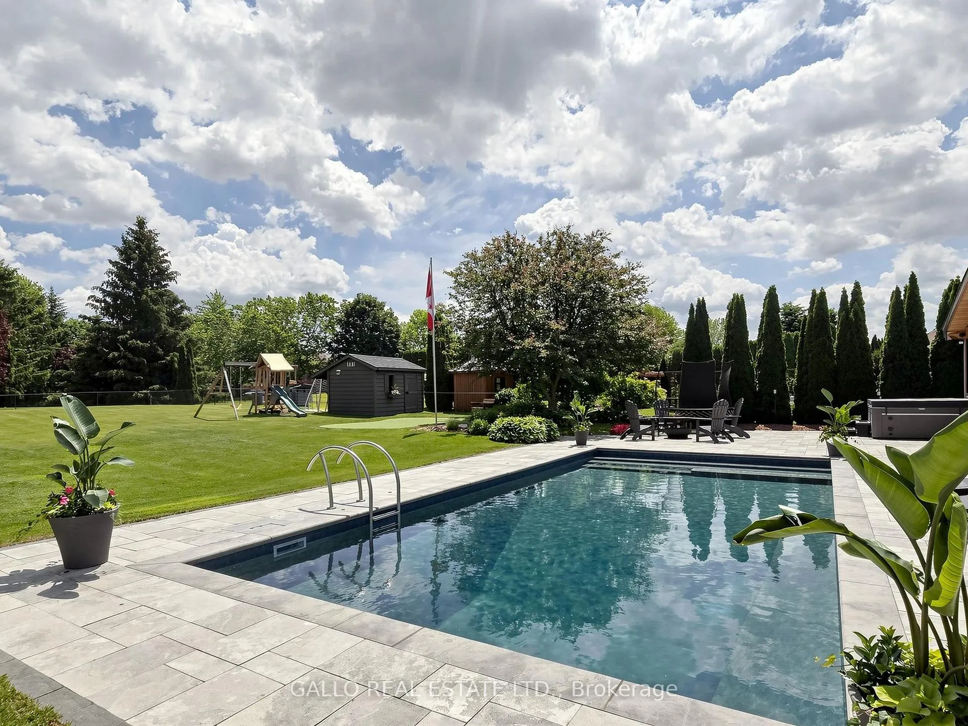 Photo 37 of 35 Campbell Drive, Uxbridge — HOMEH
