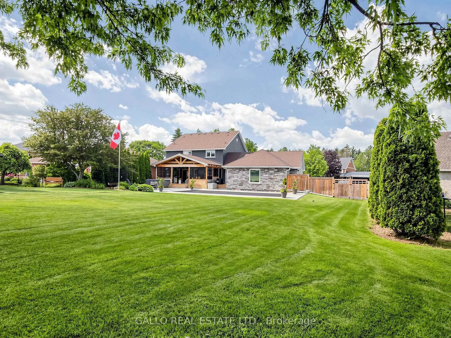 Photo 41 of 35 Campbell Drive, Uxbridge — HOMEH