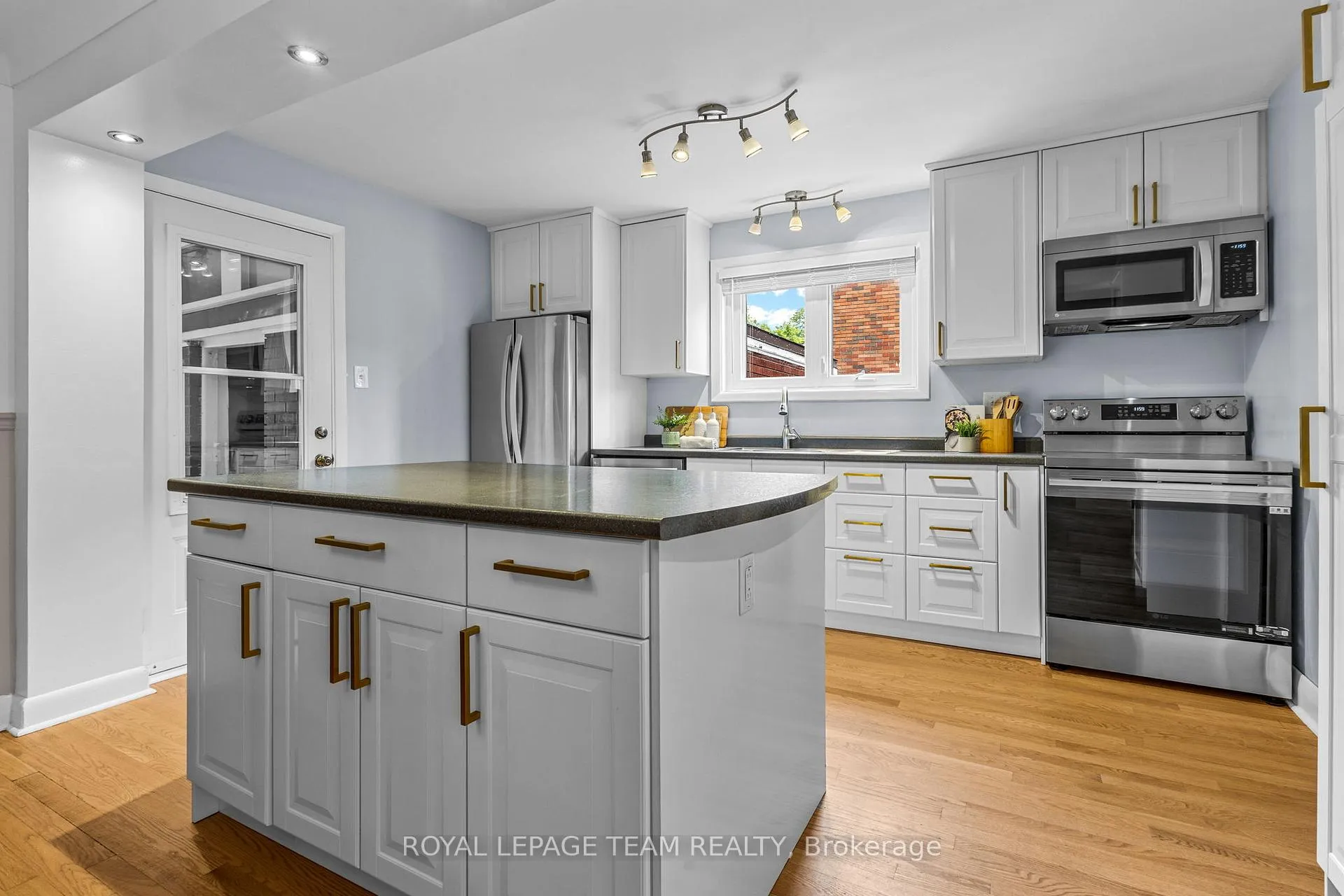 Photo 6 of 1215 Emperor Avenue, Ottawa, Carlington — HOMEH