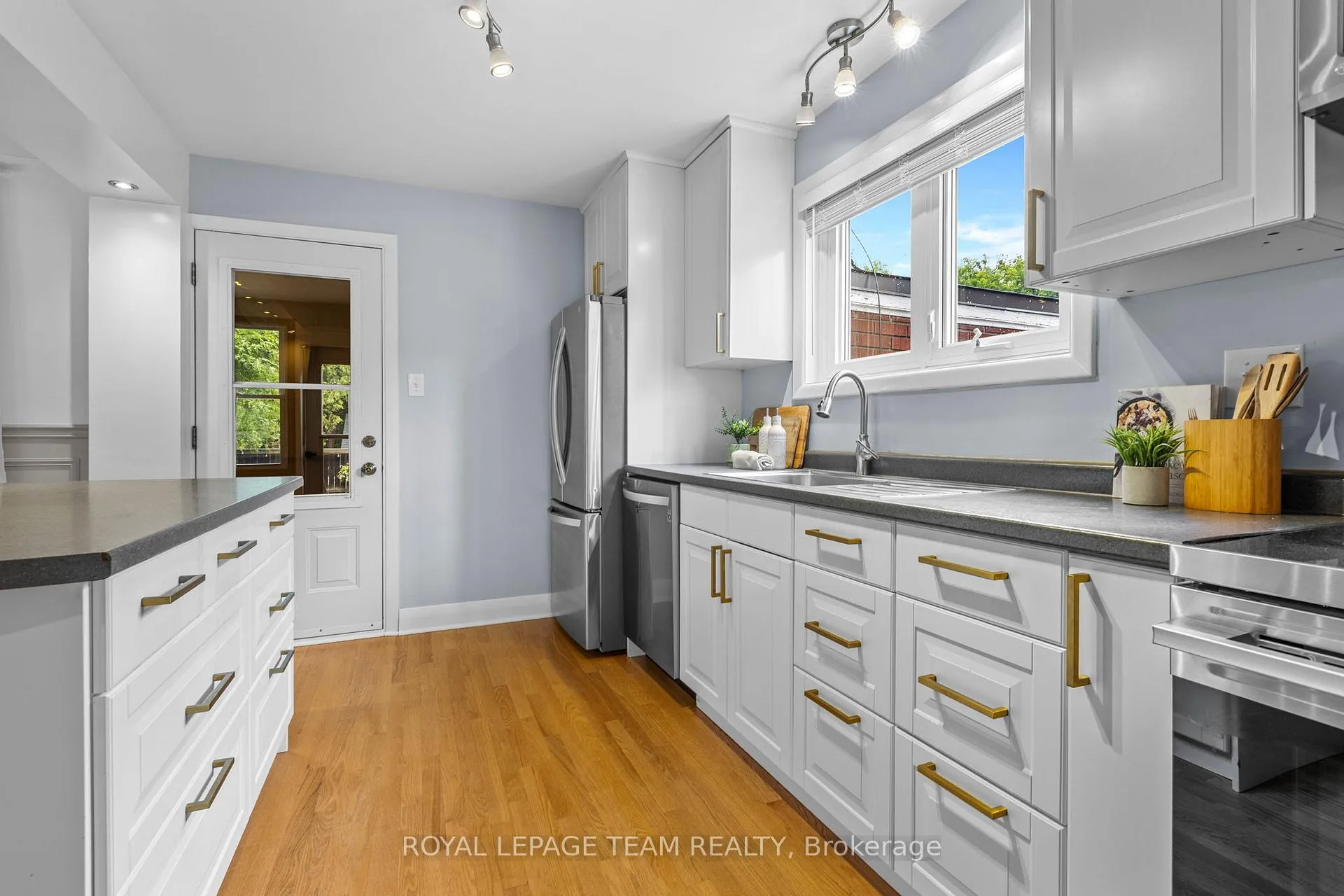 Photo 7 of 1215 Emperor Avenue, Ottawa, Carlington — HOMEH