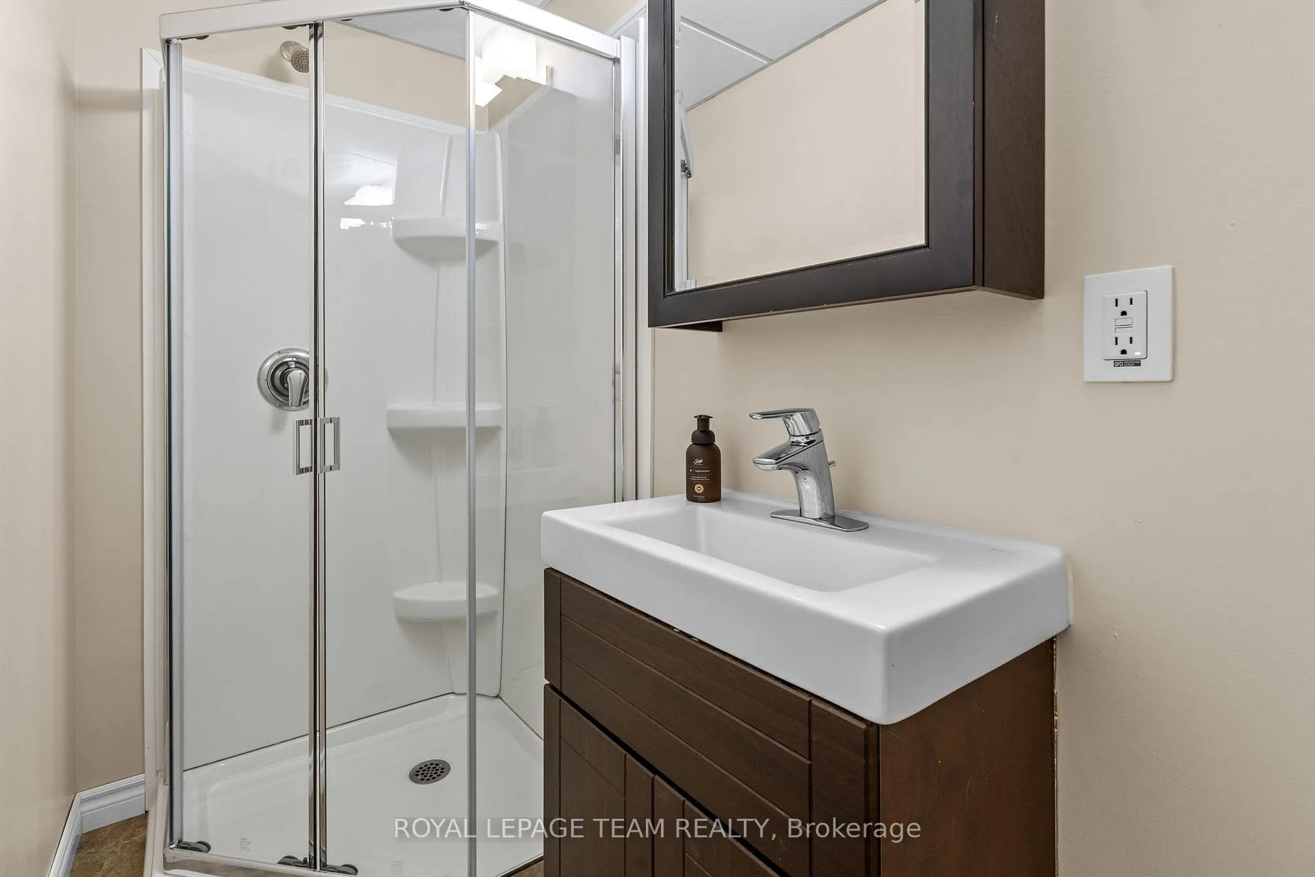 Photo 25 of 1215 Emperor Avenue, Ottawa, Carlington — HOMEH