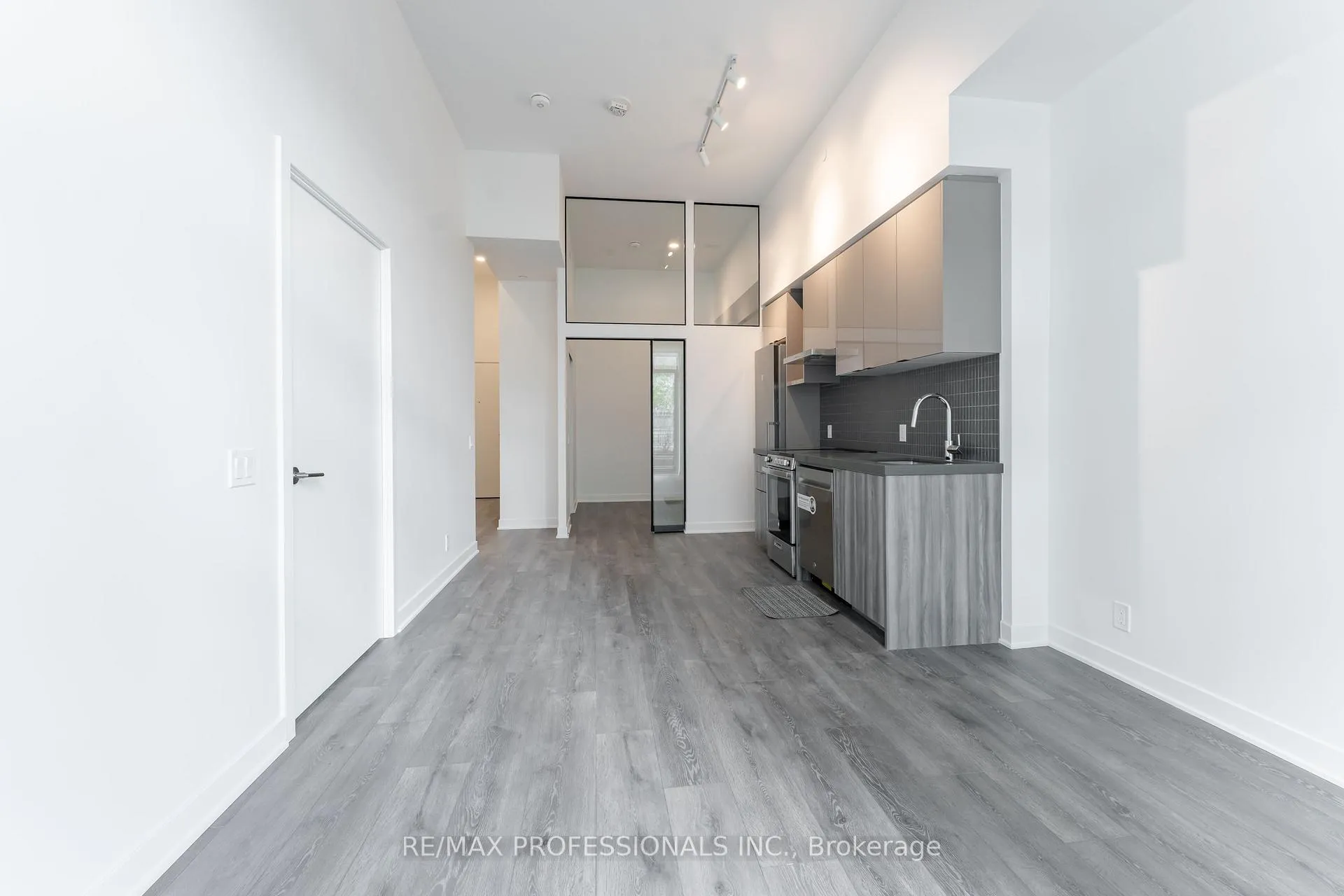 Photo 4 of Unit 403, 10 Flavelle Trail, Vaughan, Steeles West Industrial — HOMEH