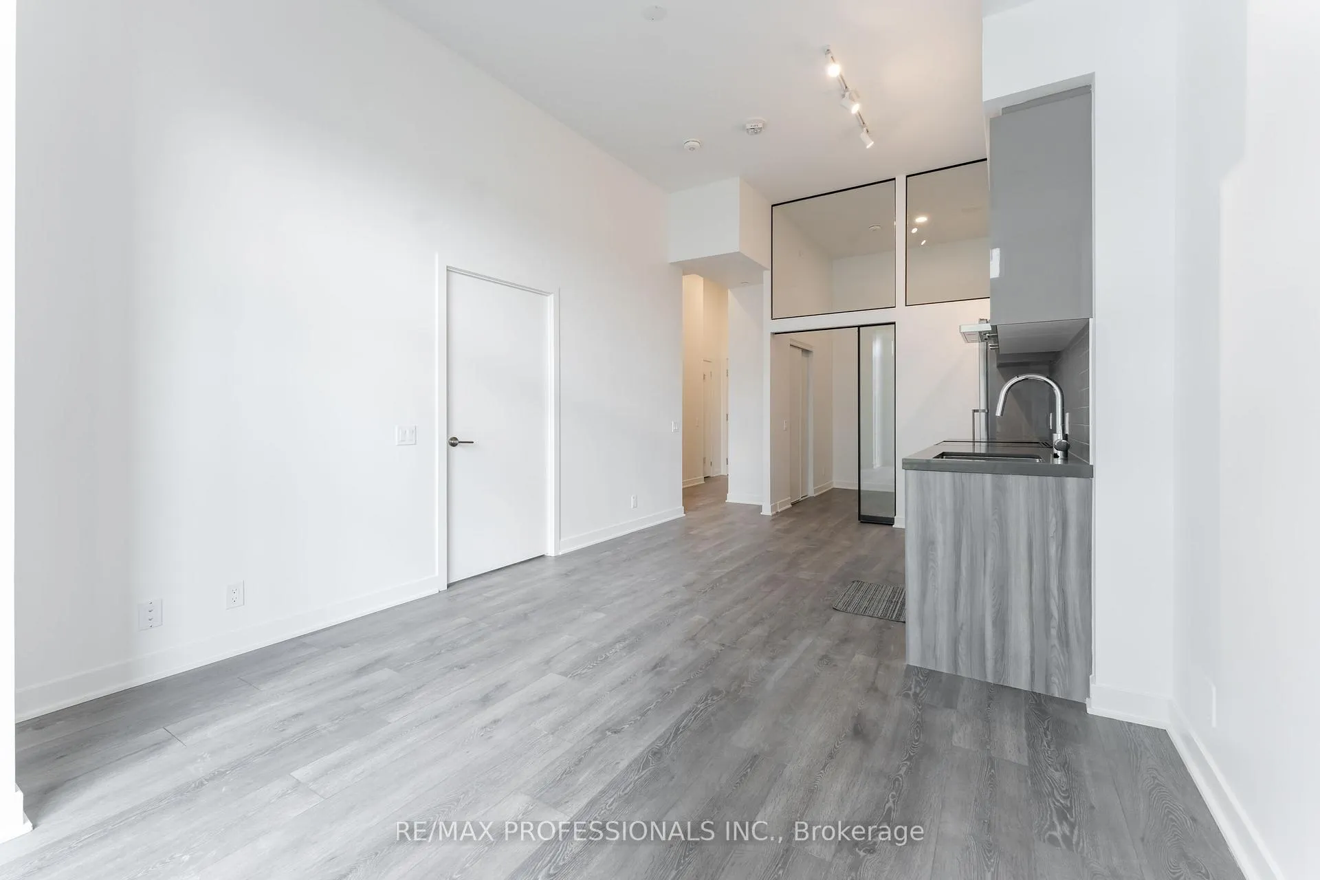 Photo 5 of Unit 403, 10 Flavelle Trail, Vaughan, Steeles West Industrial — HOMEH