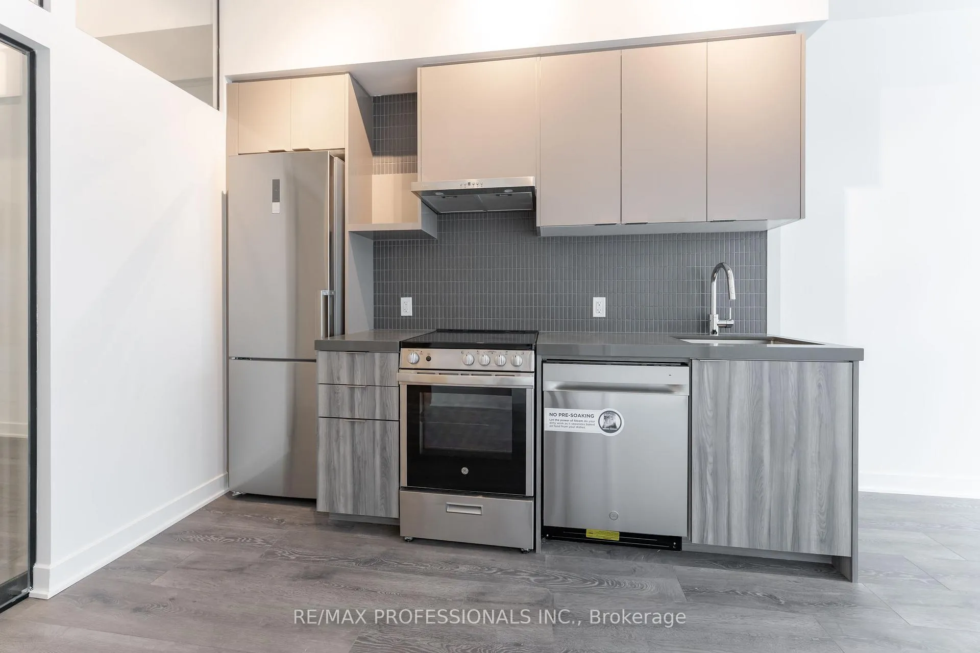 Photo 7 of Unit 403, 10 Flavelle Trail, Vaughan, Steeles West Industrial — HOMEH