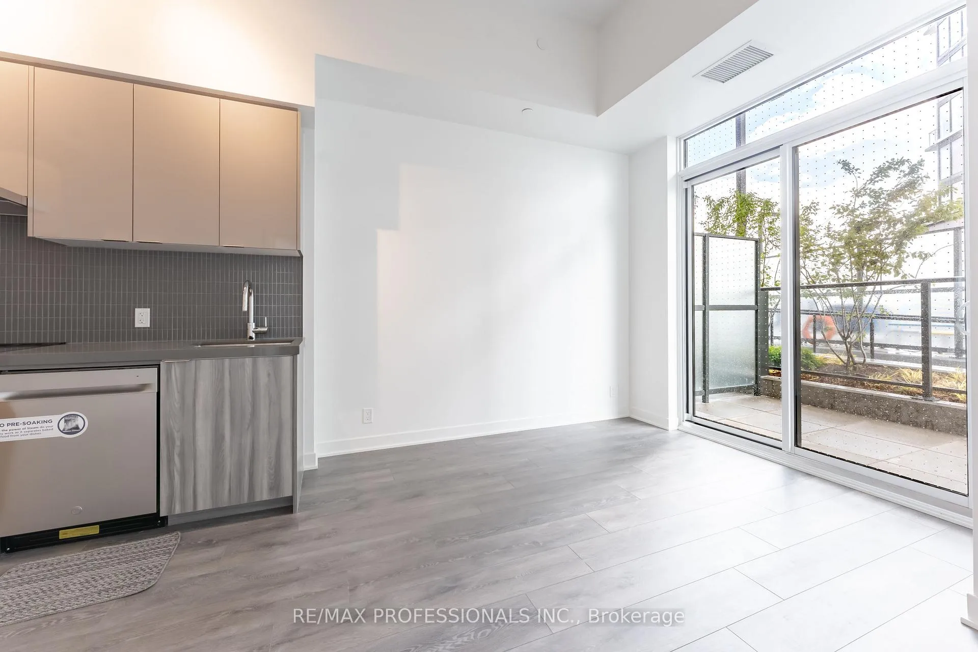 Photo 8 of Unit 403, 10 Flavelle Trail, Vaughan, Steeles West Industrial — HOMEH