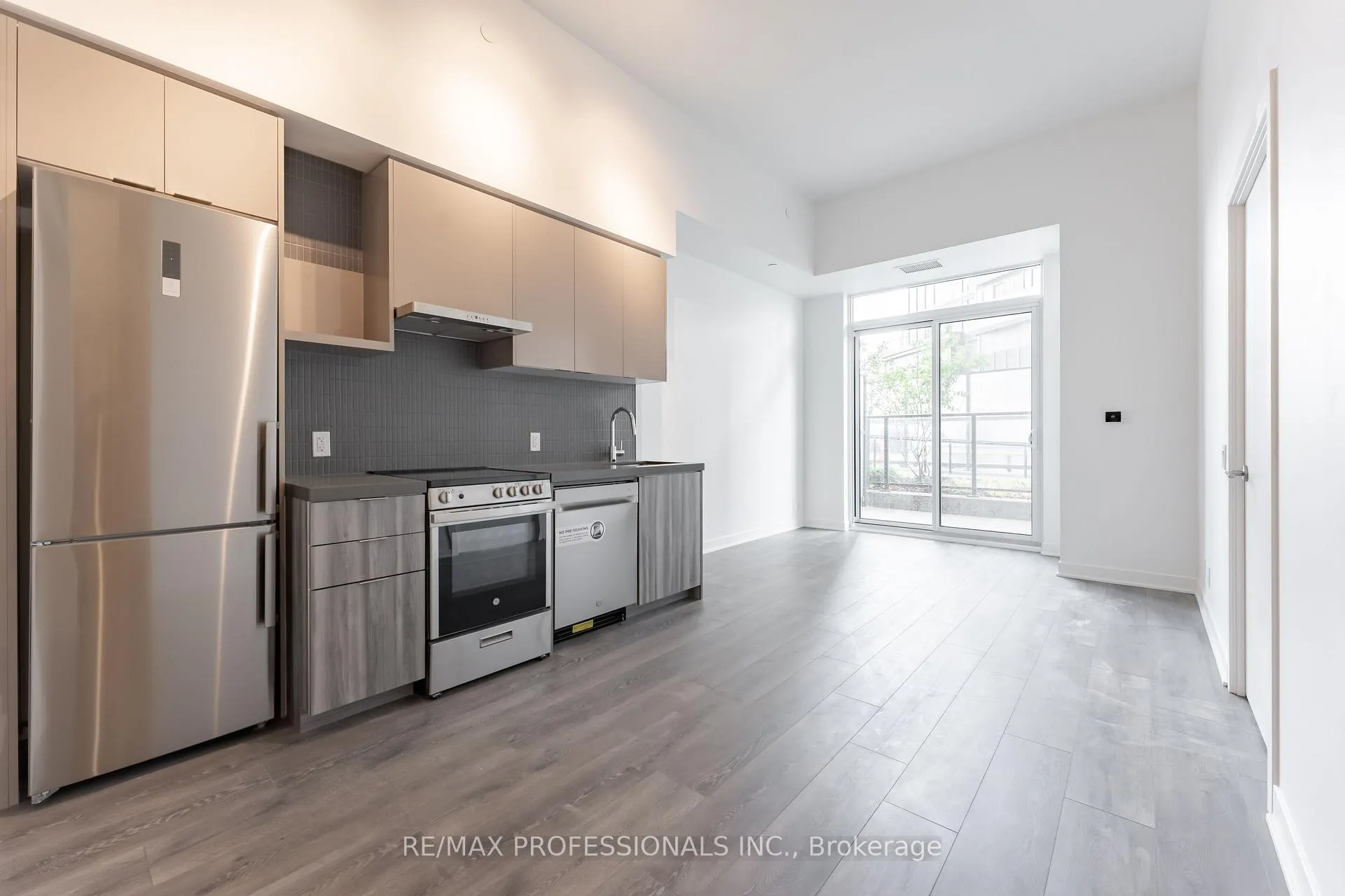 Photo 10 of Unit 403, 10 Flavelle Trail, Vaughan, Steeles West Industrial — HOMEH