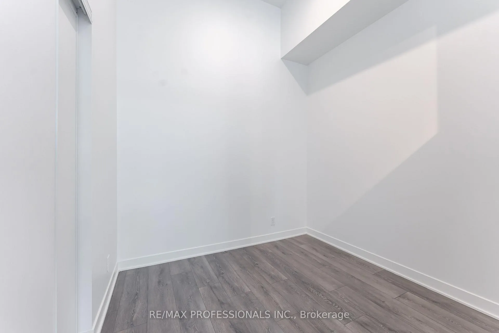 Photo 13 of Unit 403, 10 Flavelle Trail, Vaughan, Steeles West Industrial — HOMEH