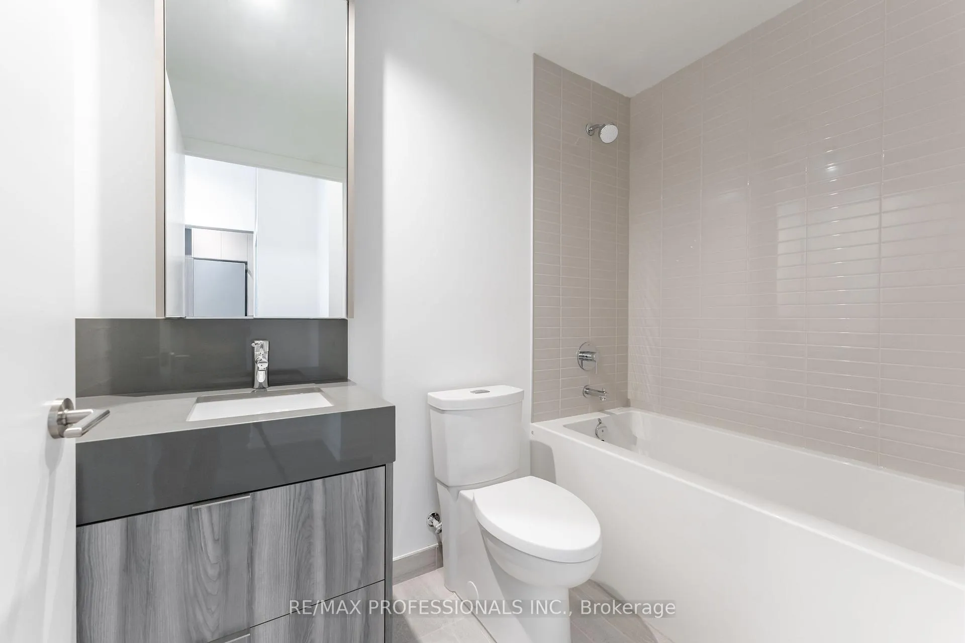 Photo 16 of Unit 403, 10 Flavelle Trail, Vaughan, Steeles West Industrial — HOMEH