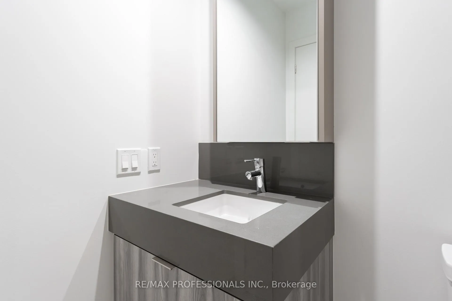 Photo 18 of Unit 403, 10 Flavelle Trail, Vaughan, Steeles West Industrial — HOMEH