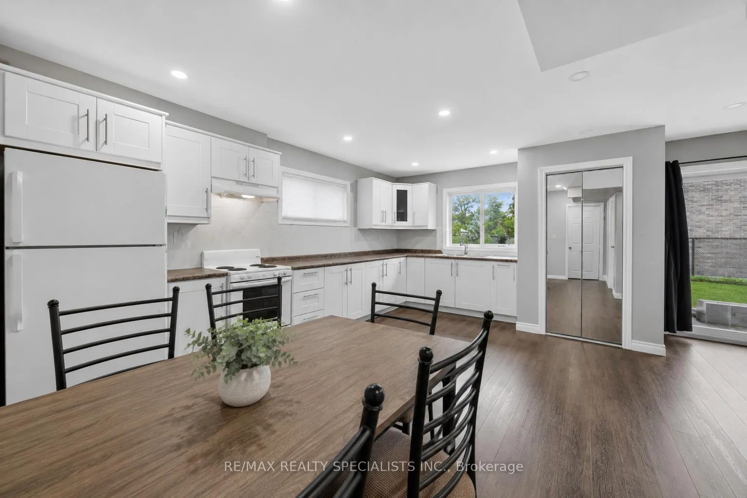 Photo 39 of Unit 11, 30 Emeny Lane, Guelph, Kortright East — HOMEH