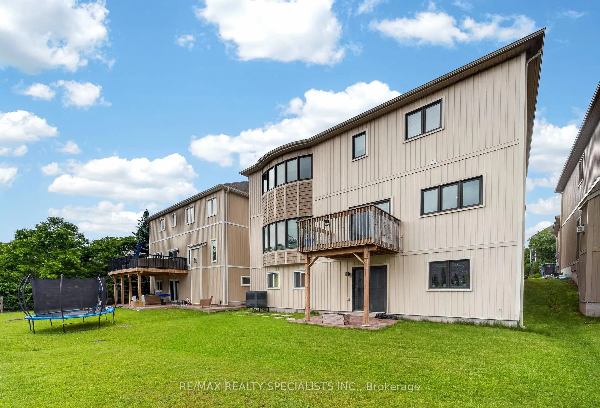Photo 48 of Unit 11, 30 Emeny Lane, Guelph, Kortright East — HOMEH