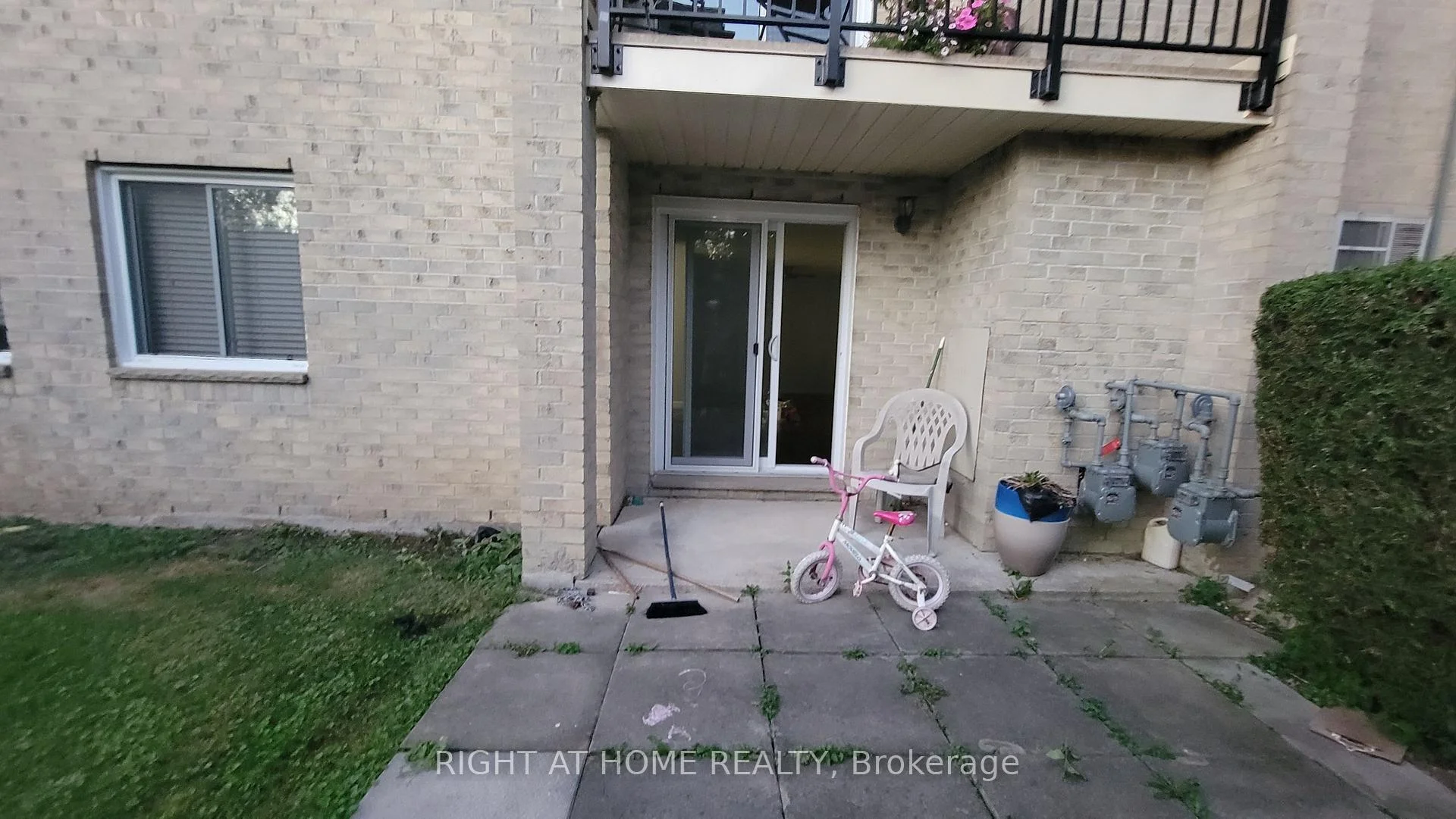 Photo 6 of Unit 108, 733 Deveron Crescent, London, South T — HOMEH
