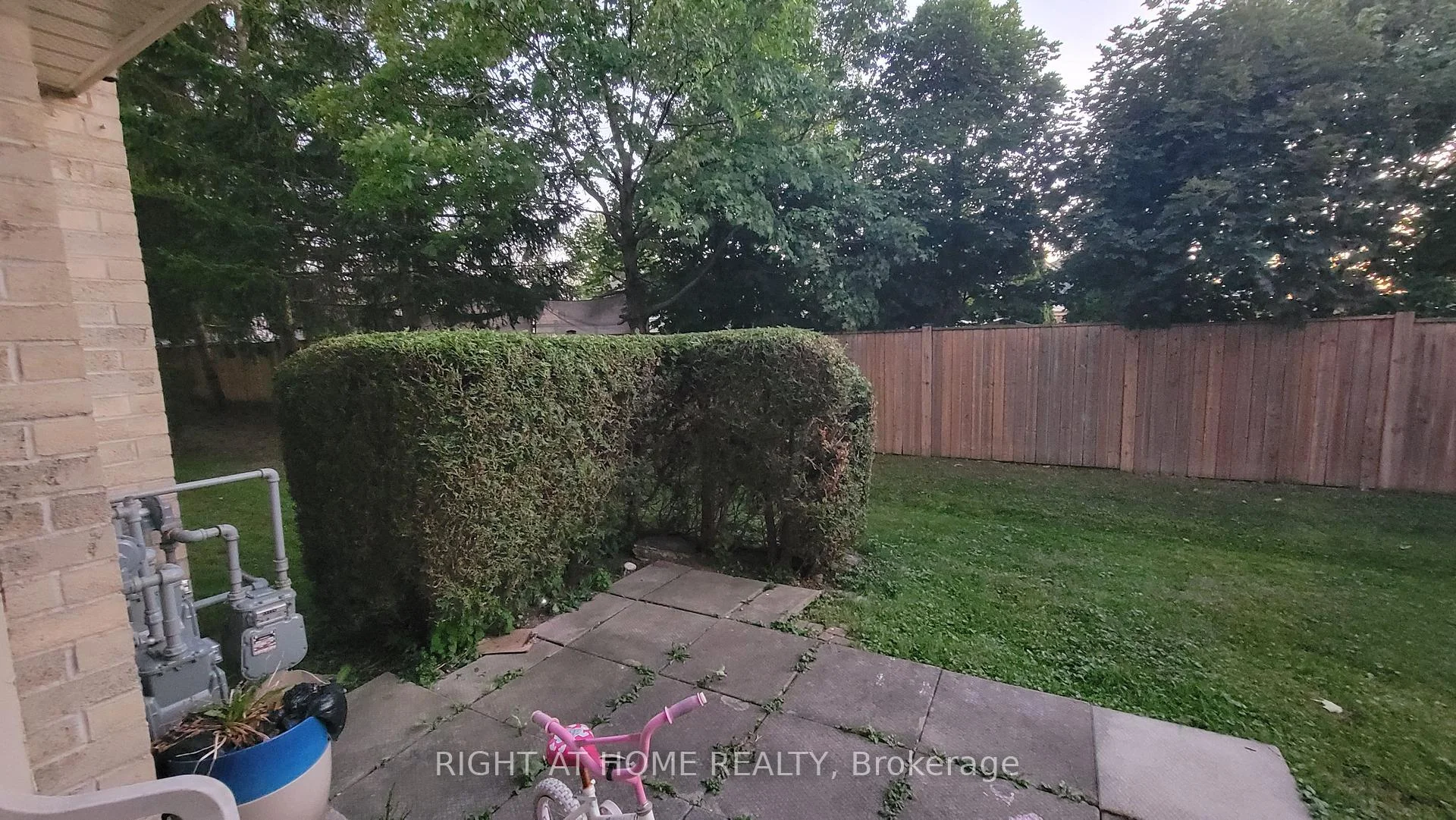 Photo 10 of Unit 108, 733 Deveron Crescent, London, South T — HOMEH