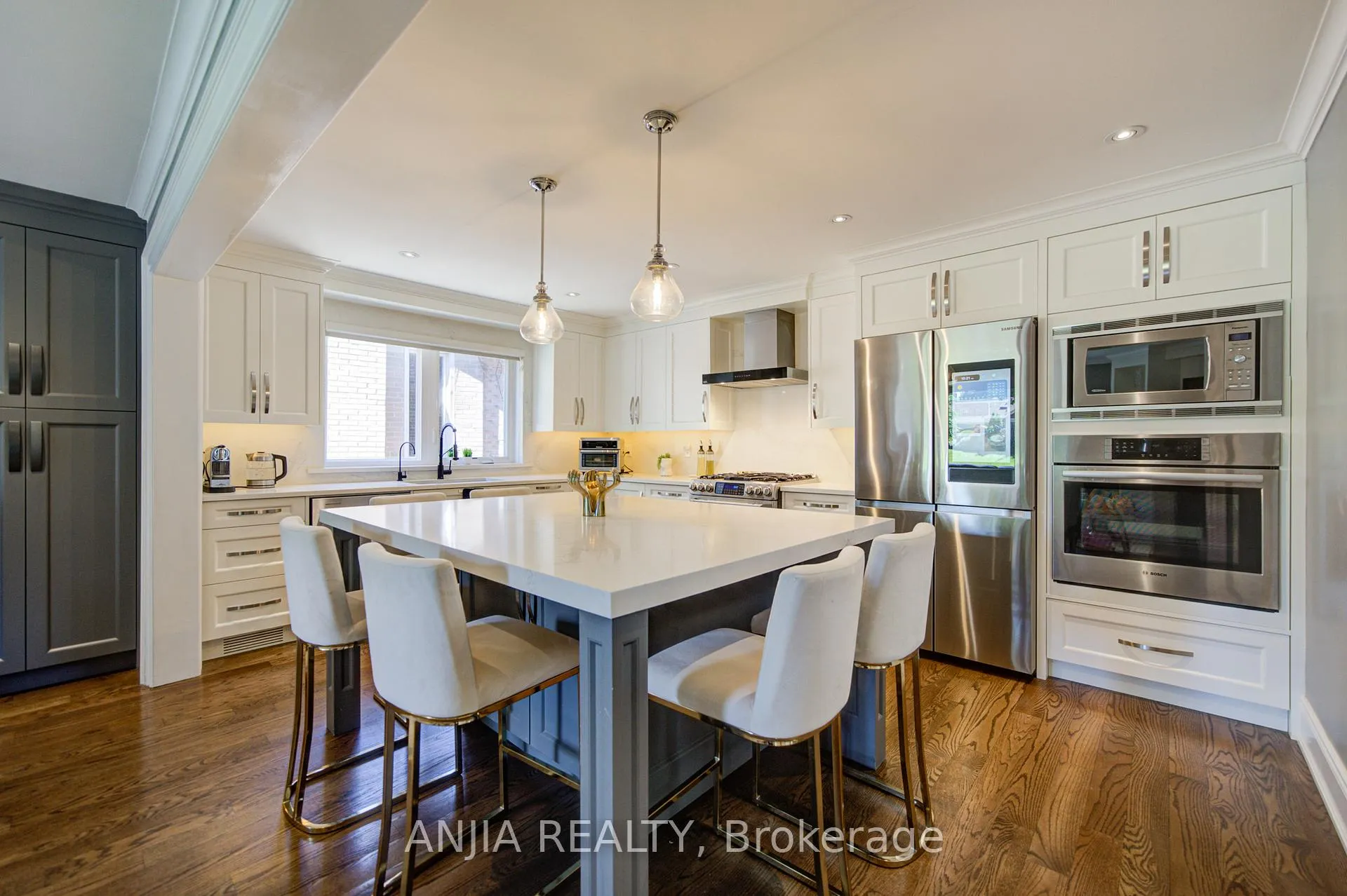 Photo 13 of 8 George Henry Boulevard, North York, Henry Farm — HOMEH