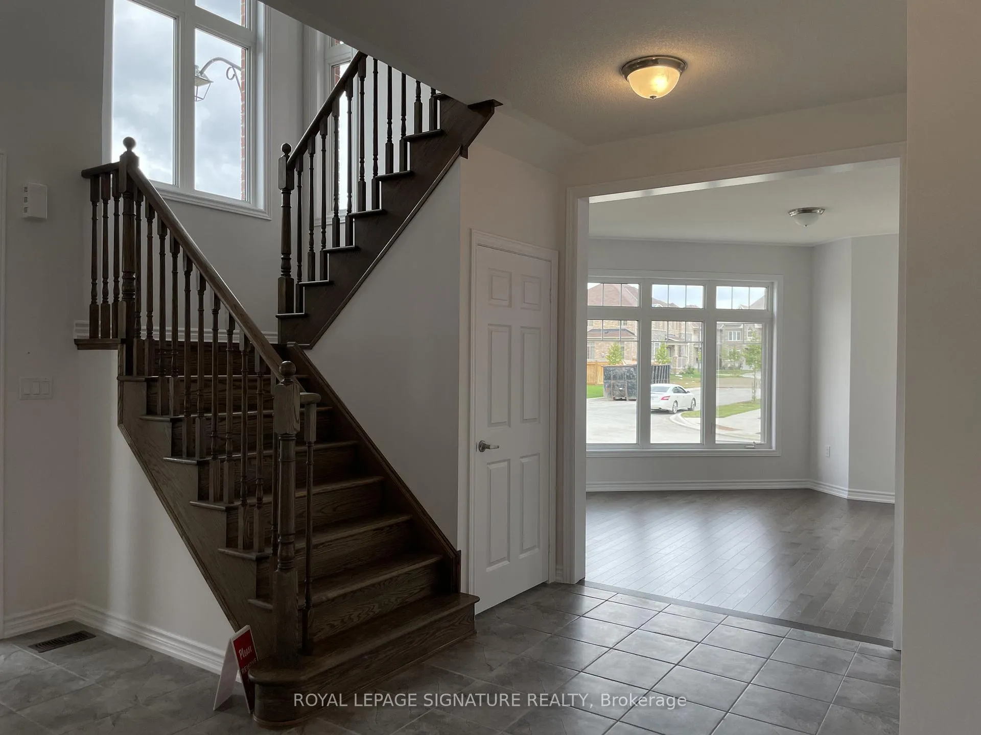 Photo 3 of 31 Royal Fern Crescent, Caledon, Rural Caledon — HOMEH