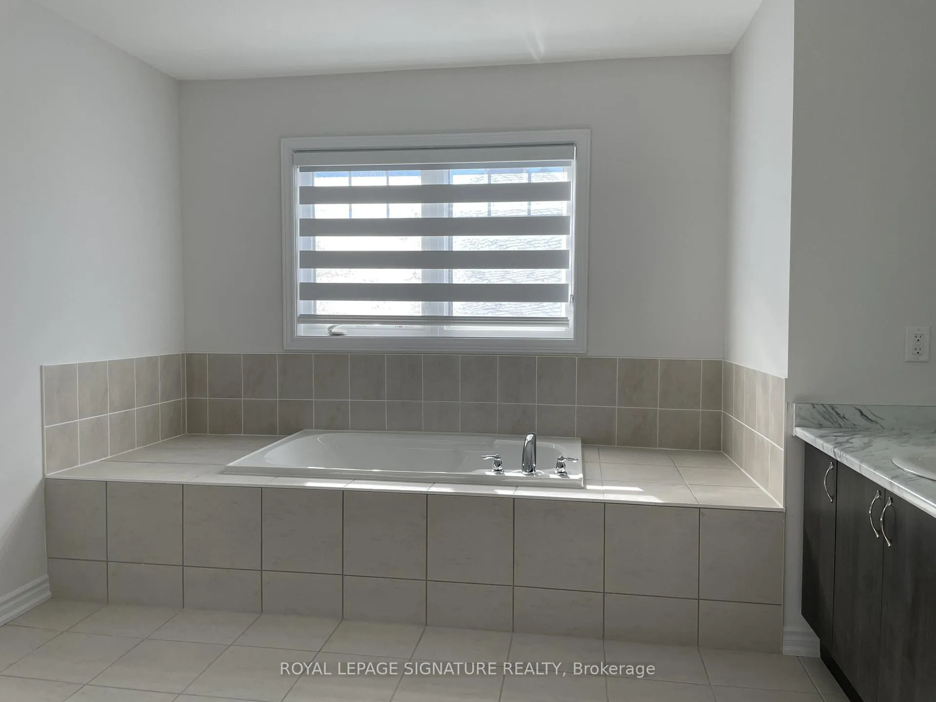 Photo 21 of 31 Royal Fern Crescent, Caledon, Rural Caledon — HOMEH