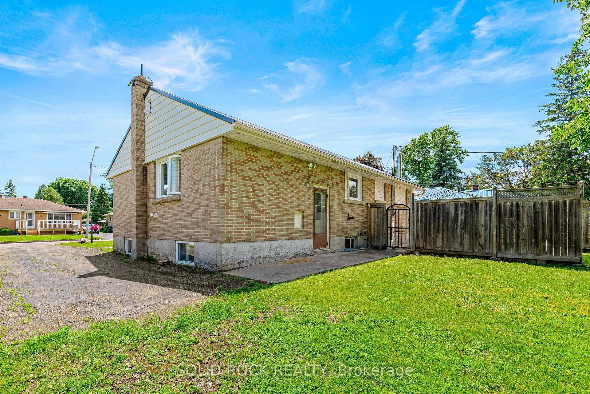 Photo 2 of 56 Bramshot Avenue, Brockville, Brockville — HOMEH
