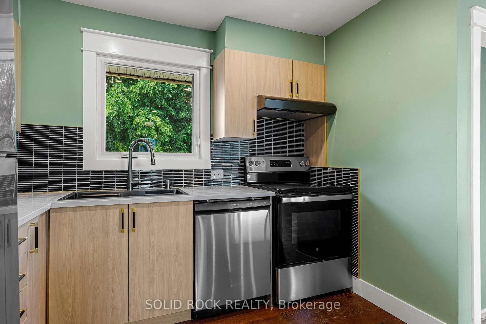 Photo 11 of 56 Bramshot Avenue, Brockville, Brockville — HOMEH