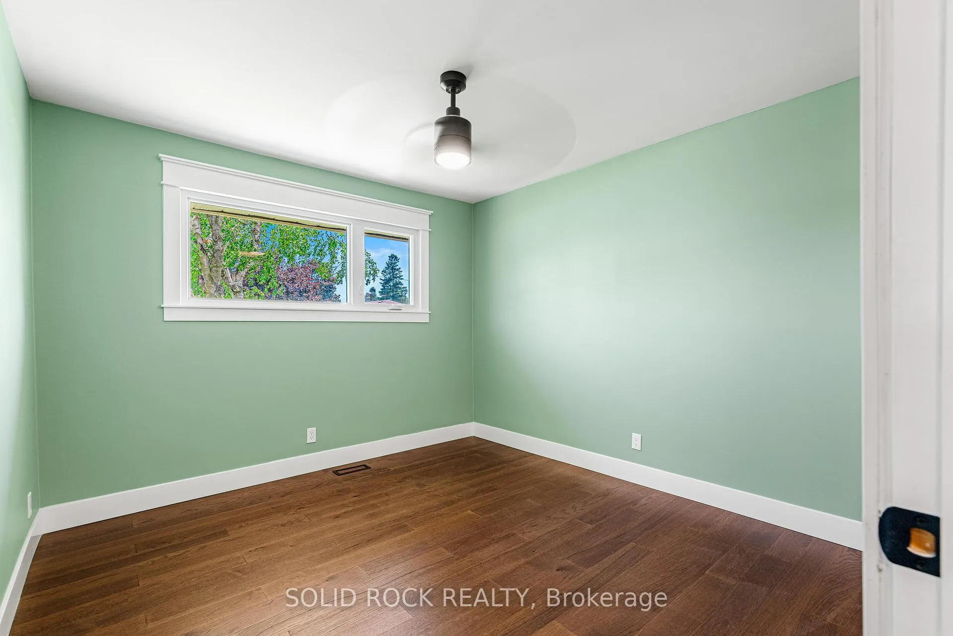 Photo 15 of 56 Bramshot Avenue, Brockville, Brockville — HOMEH