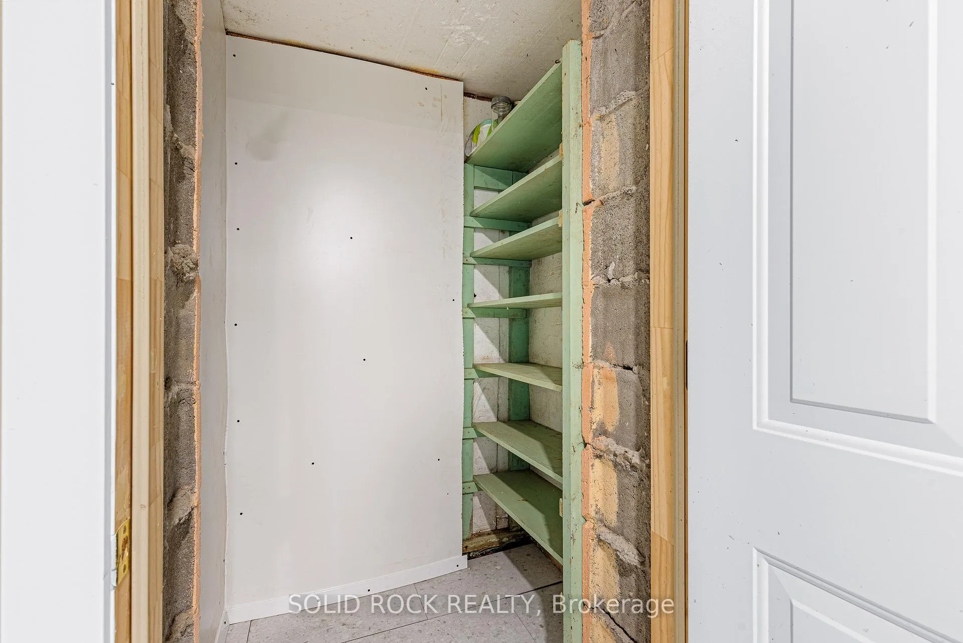 Photo 25 of 56 Bramshot Avenue, Brockville, Brockville — HOMEH