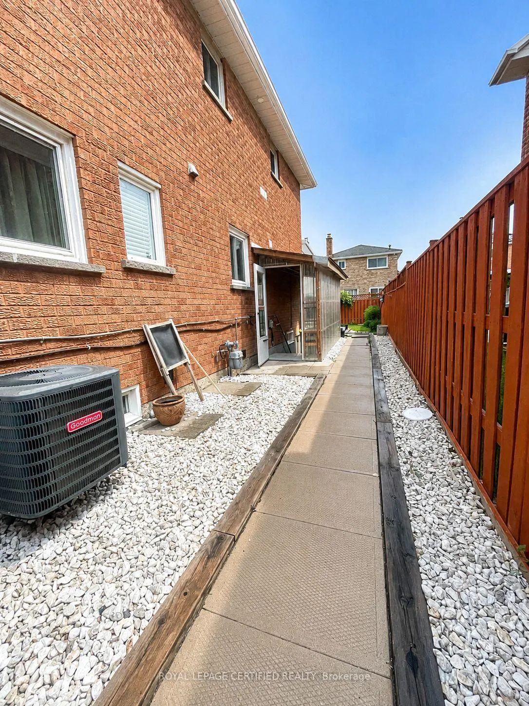Photo 5 of Unit Bsmt, 961 Stargazer Drive, Mississauga, East Credit — HOMEH