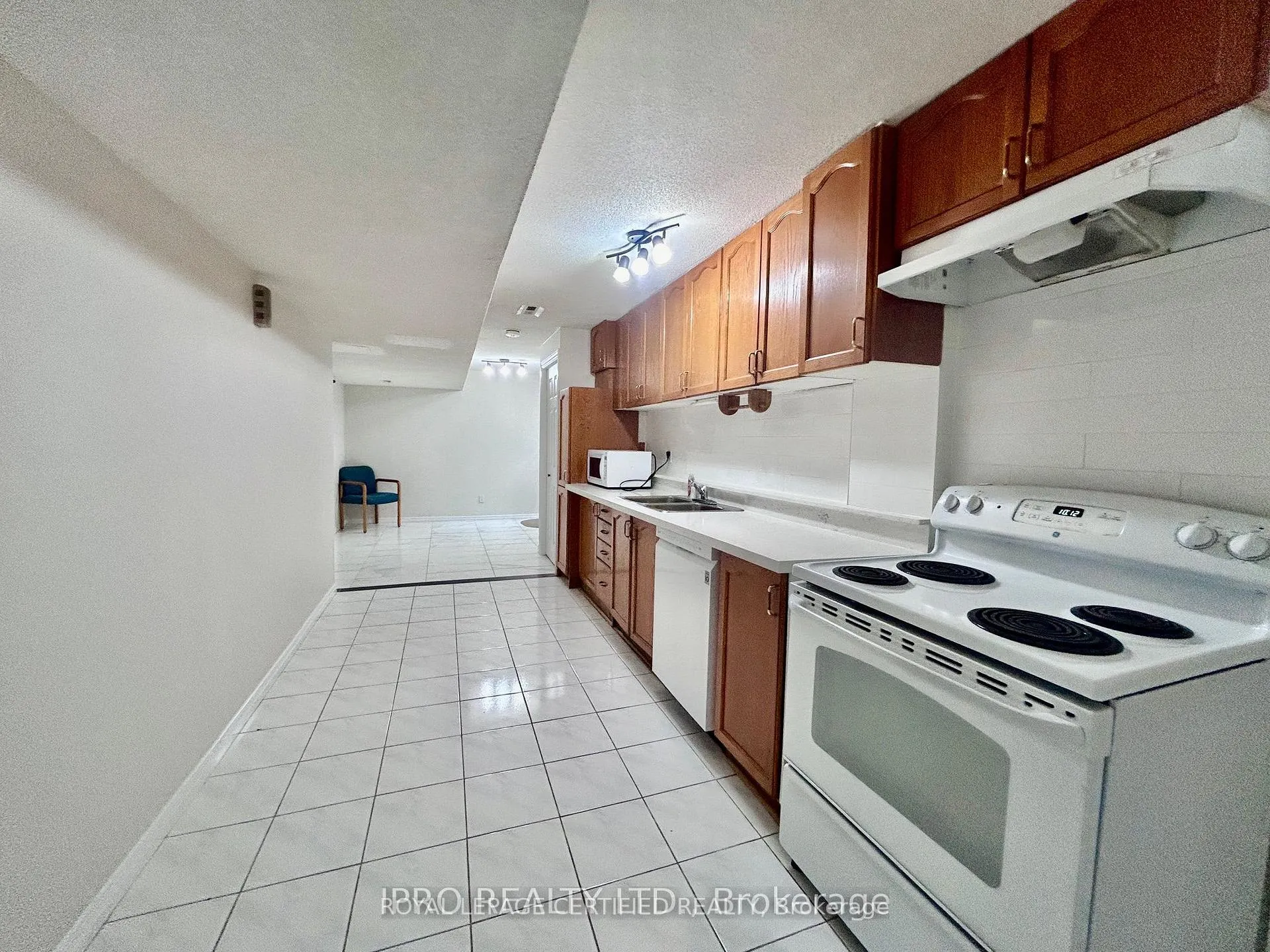 Photo 8 of Unit Bsmt, 961 Stargazer Drive, Mississauga, East Credit — HOMEH