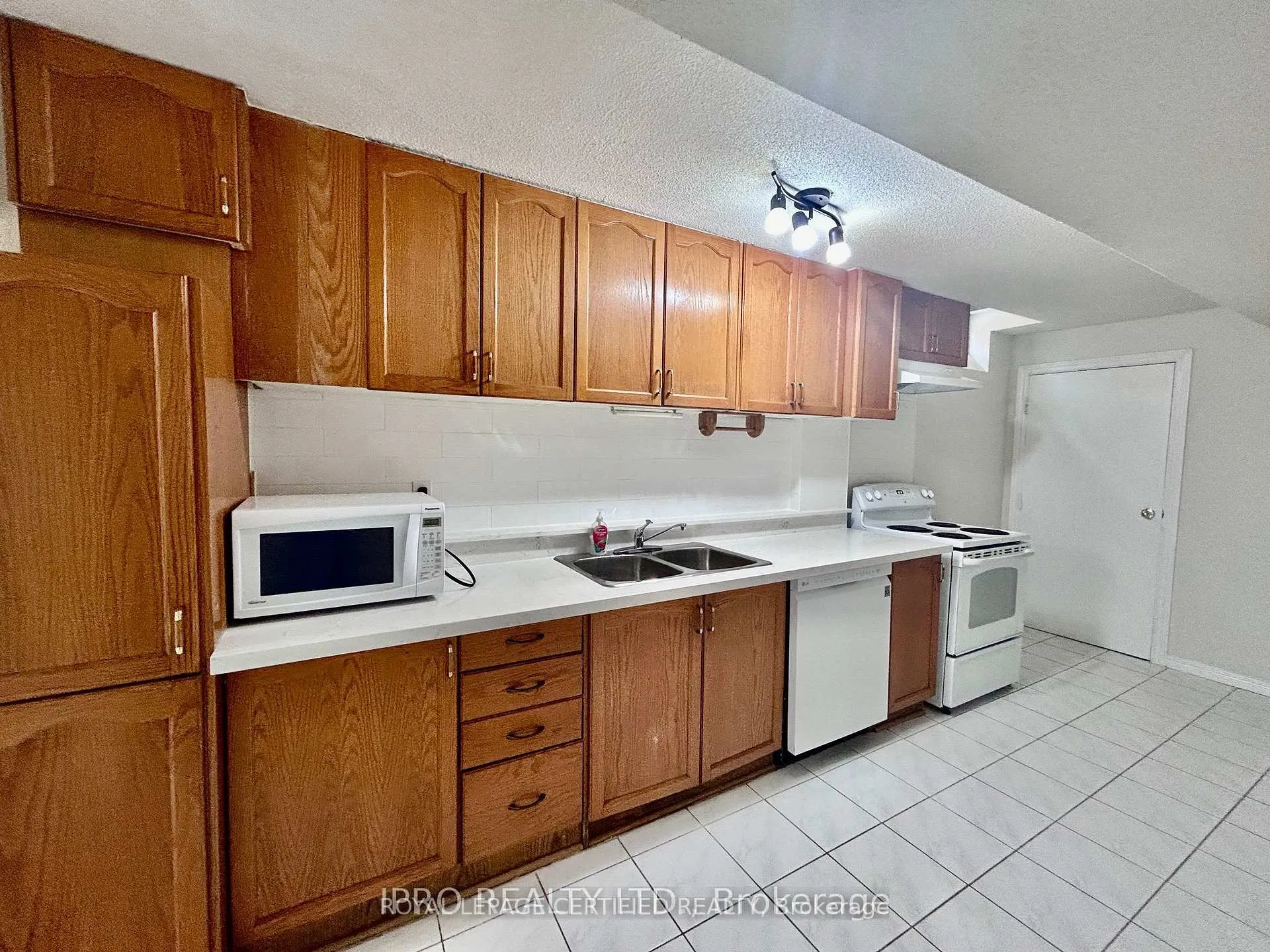Photo 10 of Unit Bsmt, 961 Stargazer Drive, Mississauga, East Credit — HOMEH