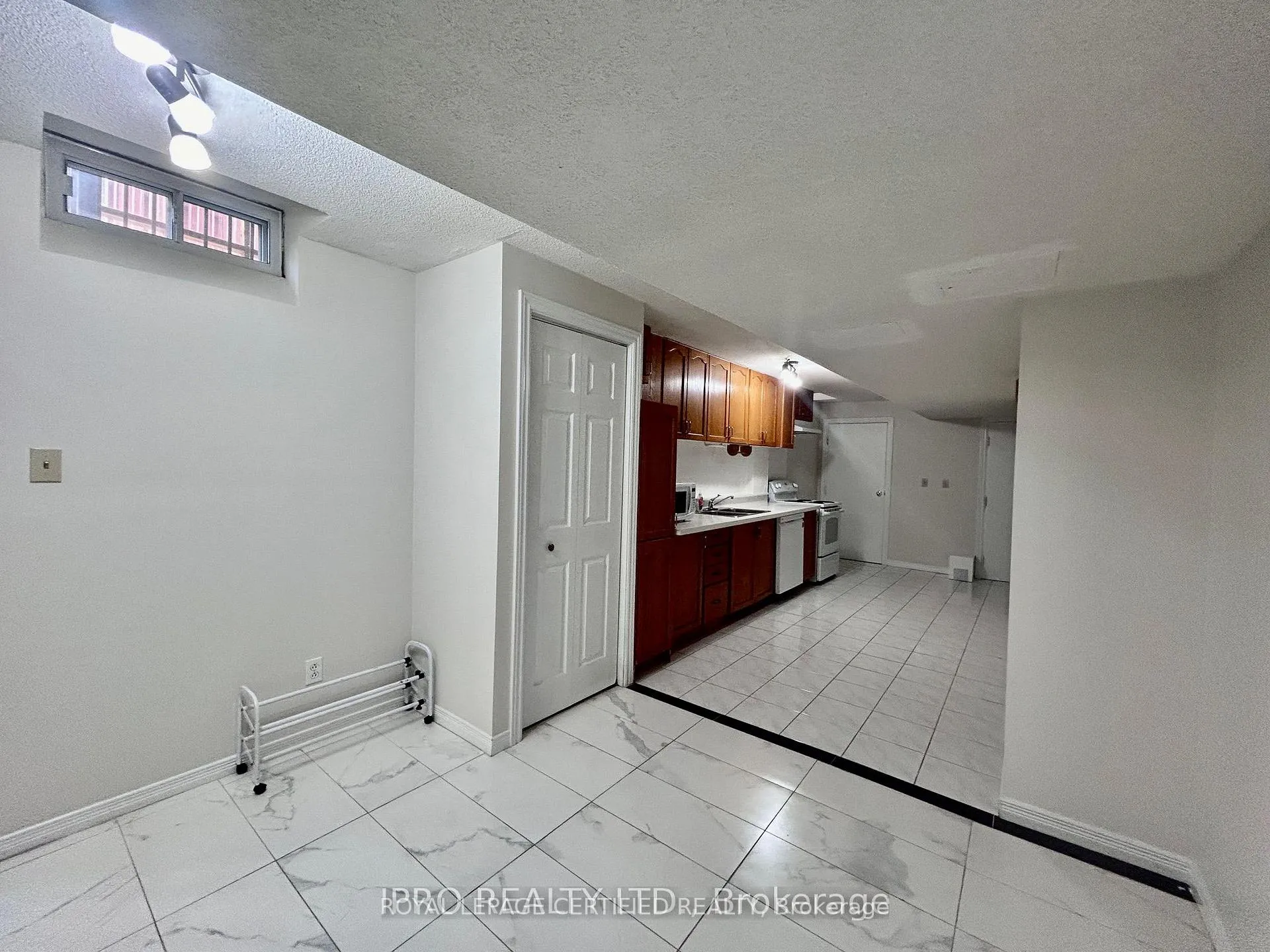 Photo 11 of Unit Bsmt, 961 Stargazer Drive, Mississauga, East Credit — HOMEH