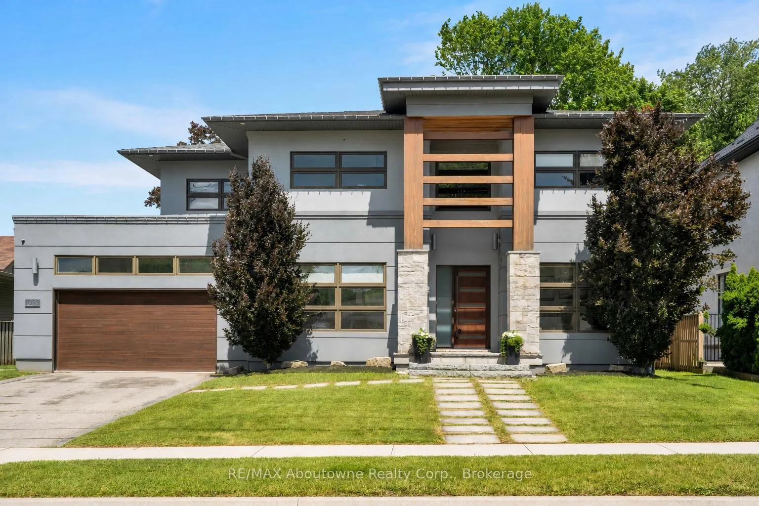Photo 1 of 1025 Bridge Road, Oakville, West — HOMEH
