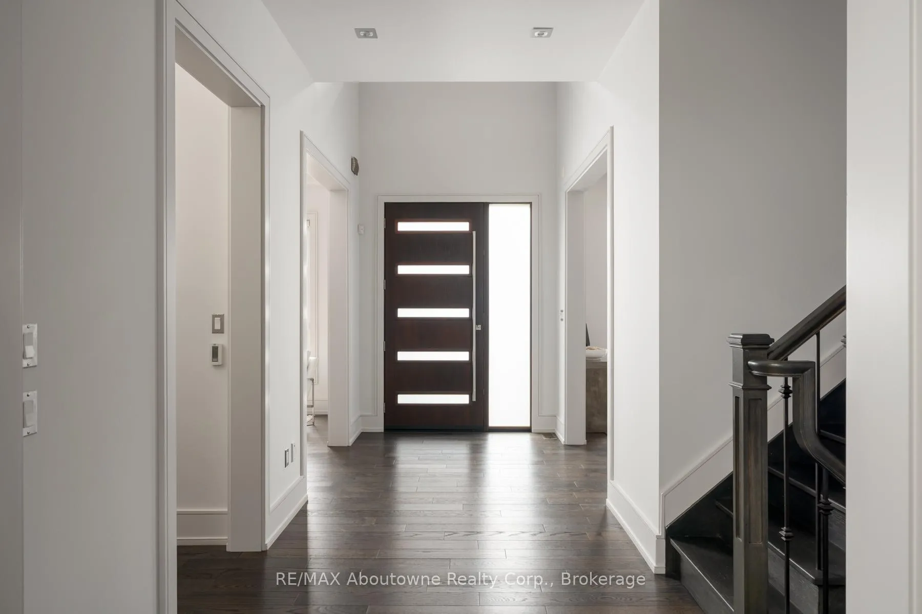 Photo 2 of 1025 Bridge Road, Oakville, West — HOMEH