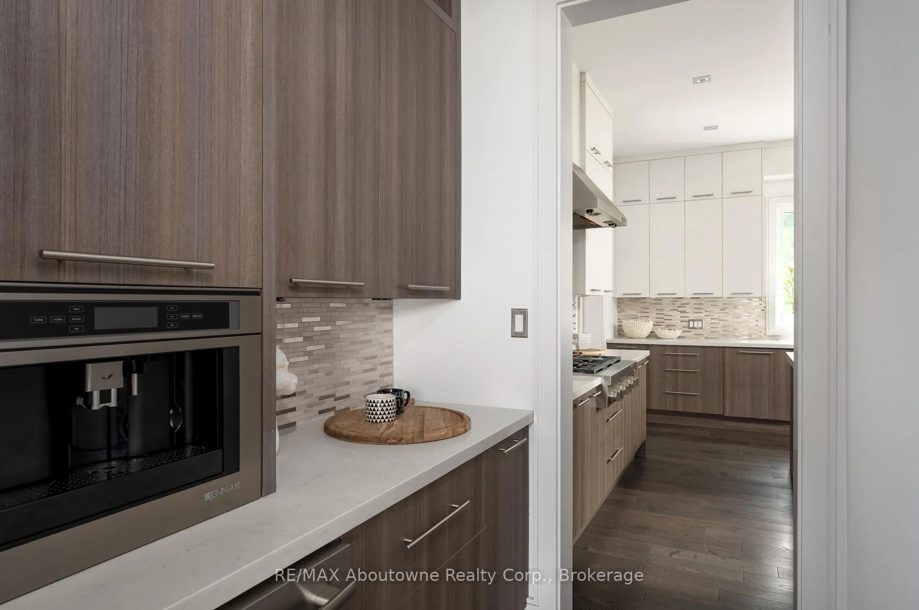Photo 8 of 1025 Bridge Road, Oakville, West — HOMEH