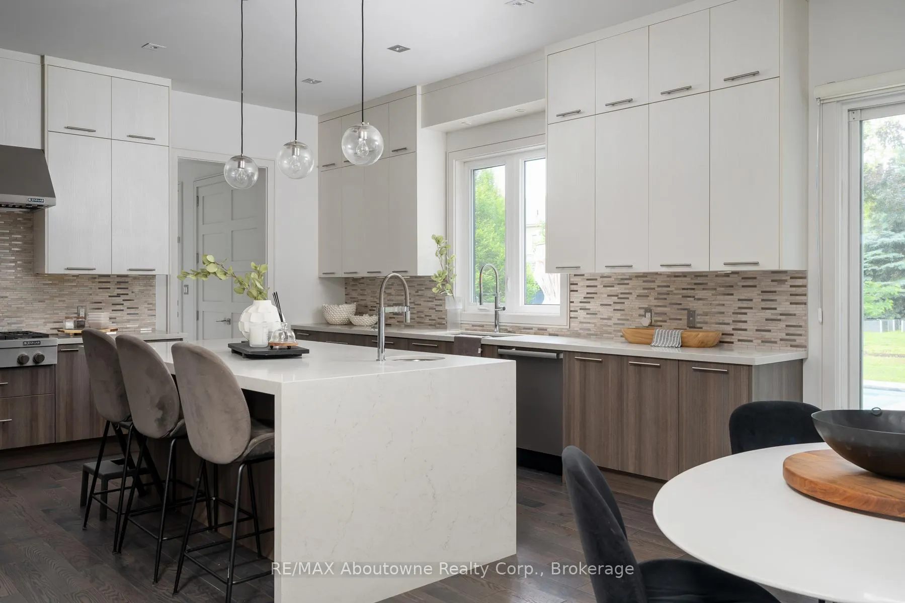 Photo 10 of 1025 Bridge Road, Oakville, West — HOMEH