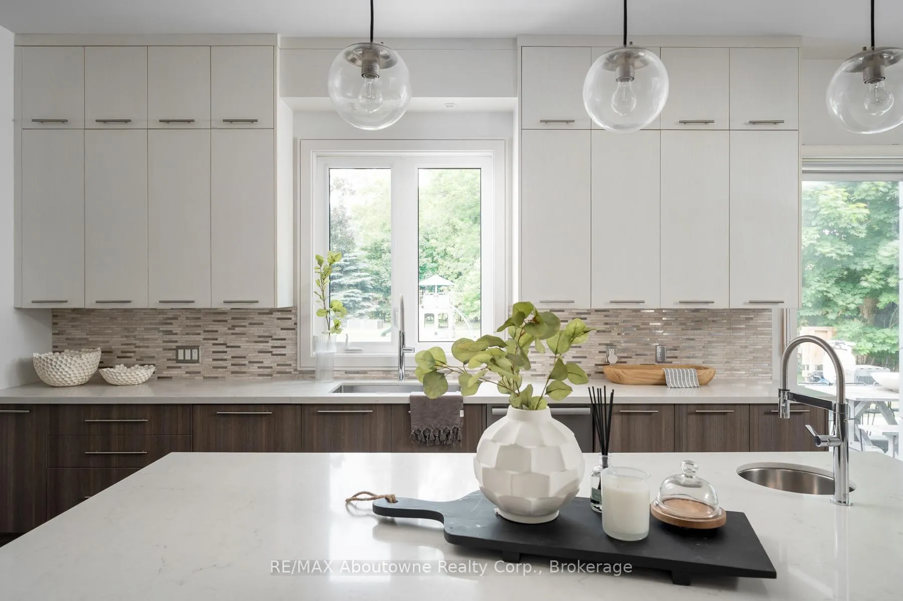Photo 11 of 1025 Bridge Road, Oakville, West — HOMEH