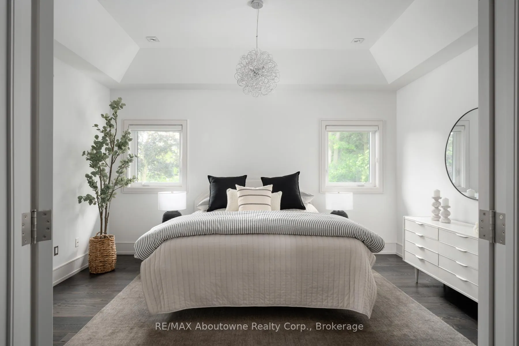 Photo 23 of 1025 Bridge Road, Oakville, West — HOMEH