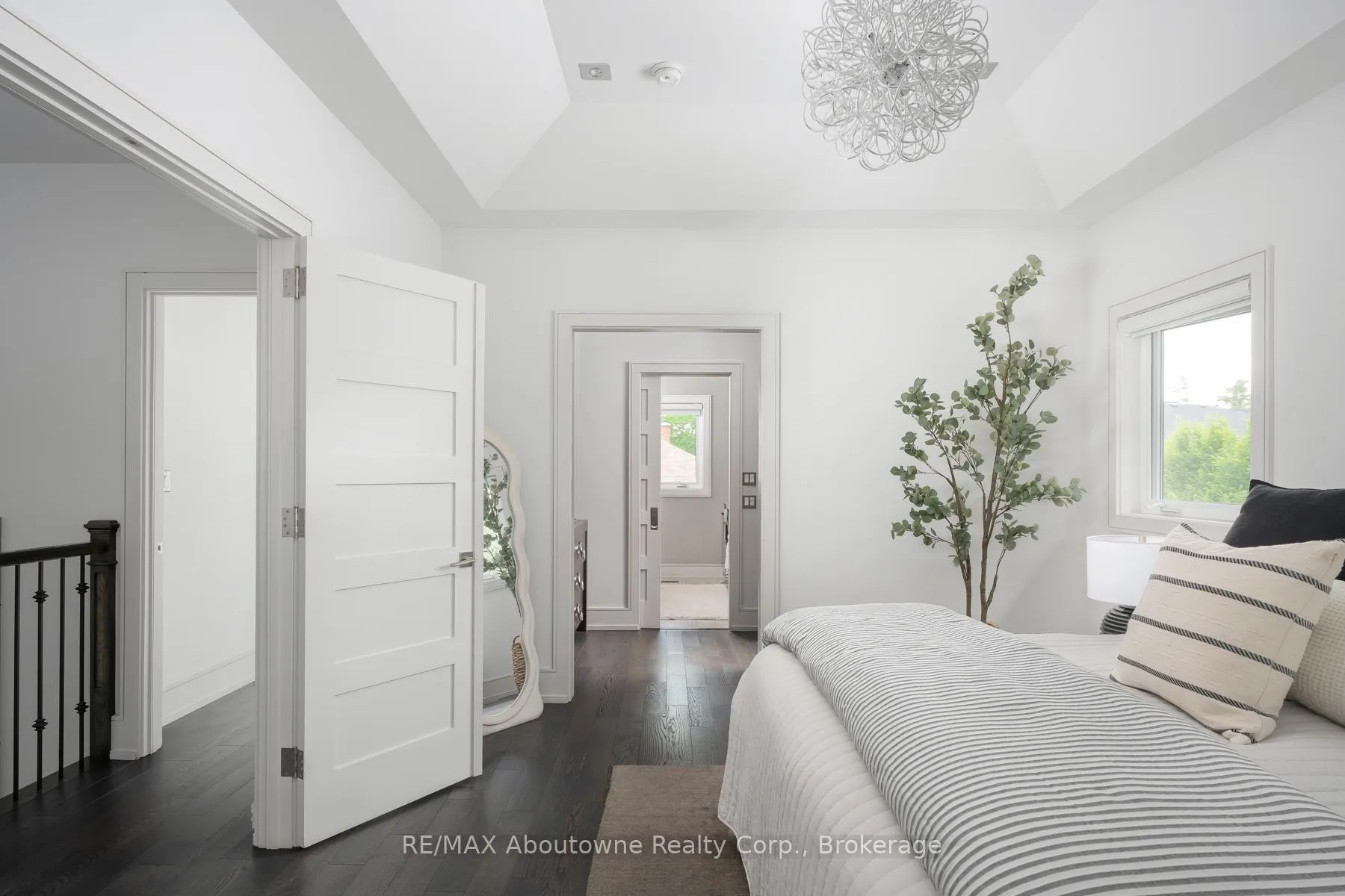 Photo 24 of 1025 Bridge Road, Oakville, West — HOMEH