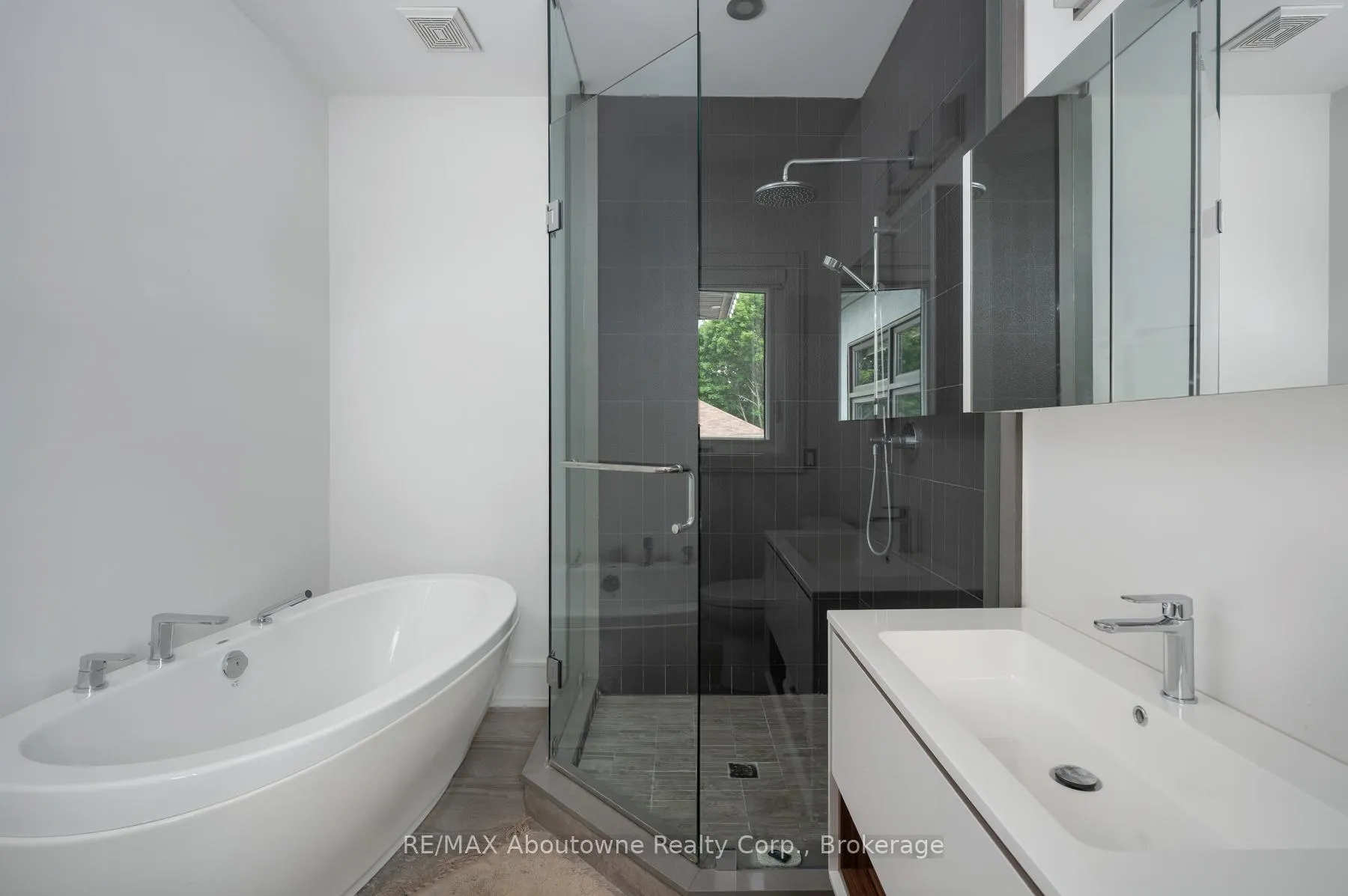 Photo 35 of 1025 Bridge Road, Oakville, West — HOMEH