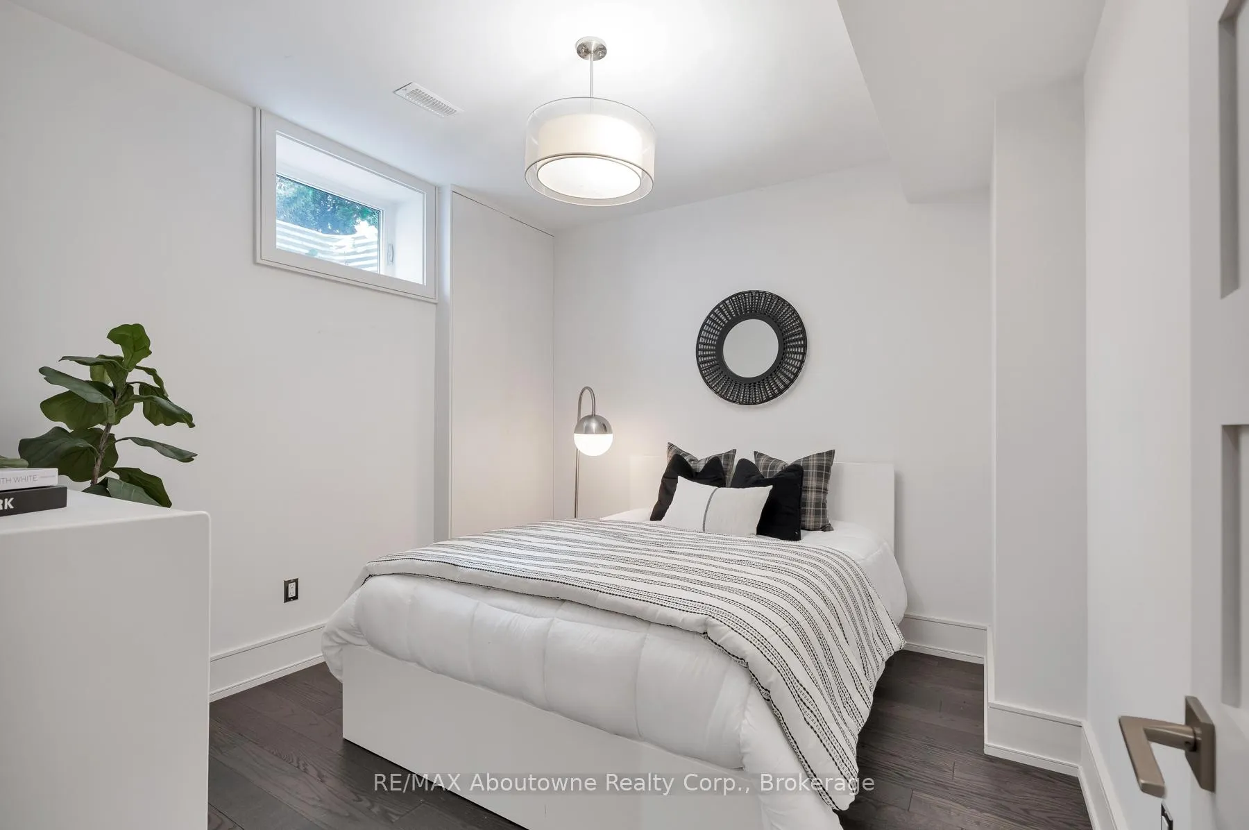 Photo 43 of 1025 Bridge Road, Oakville, West — HOMEH