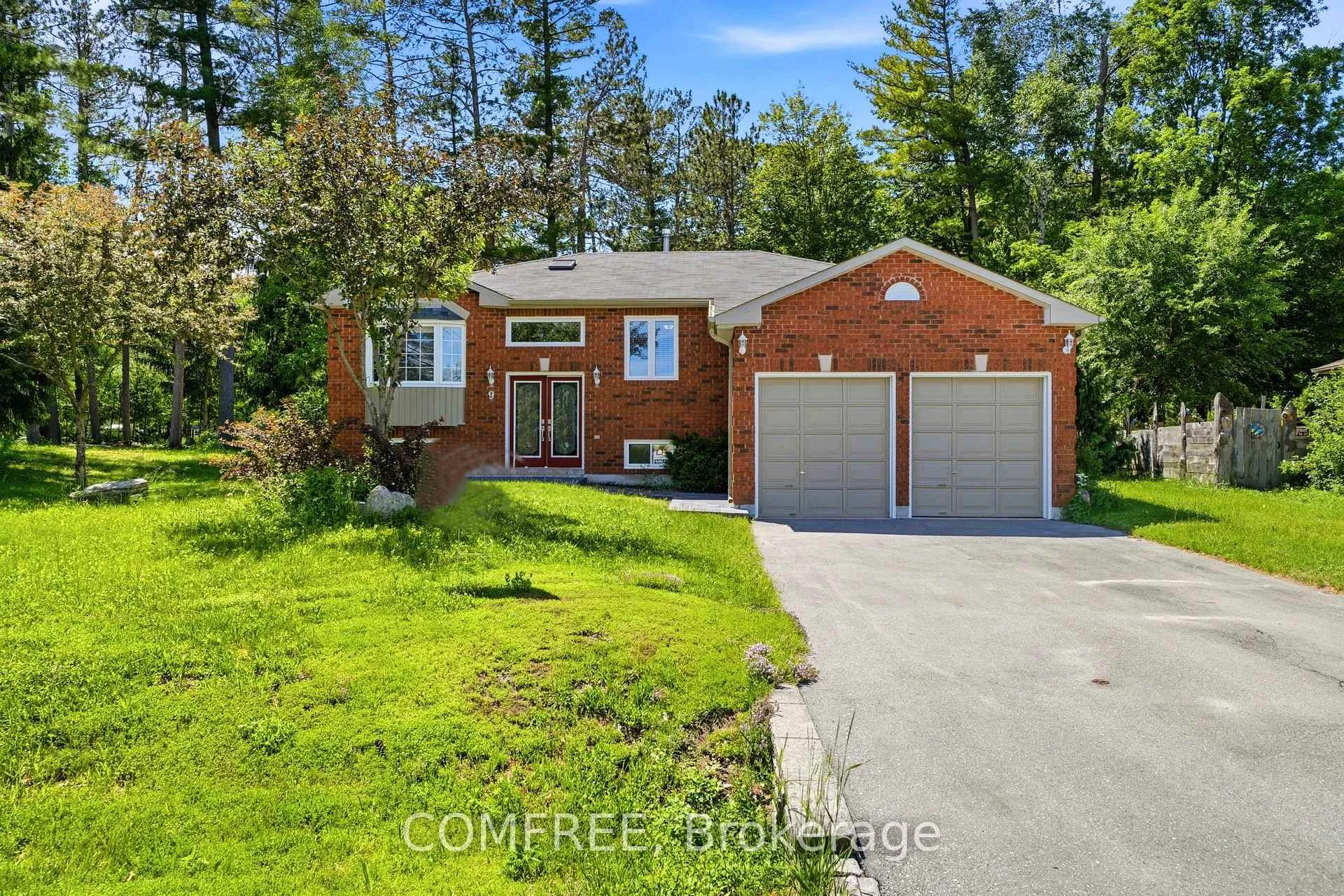 Photo 2 of 9 Birdie Court, Wasaga Beach — HOMEH