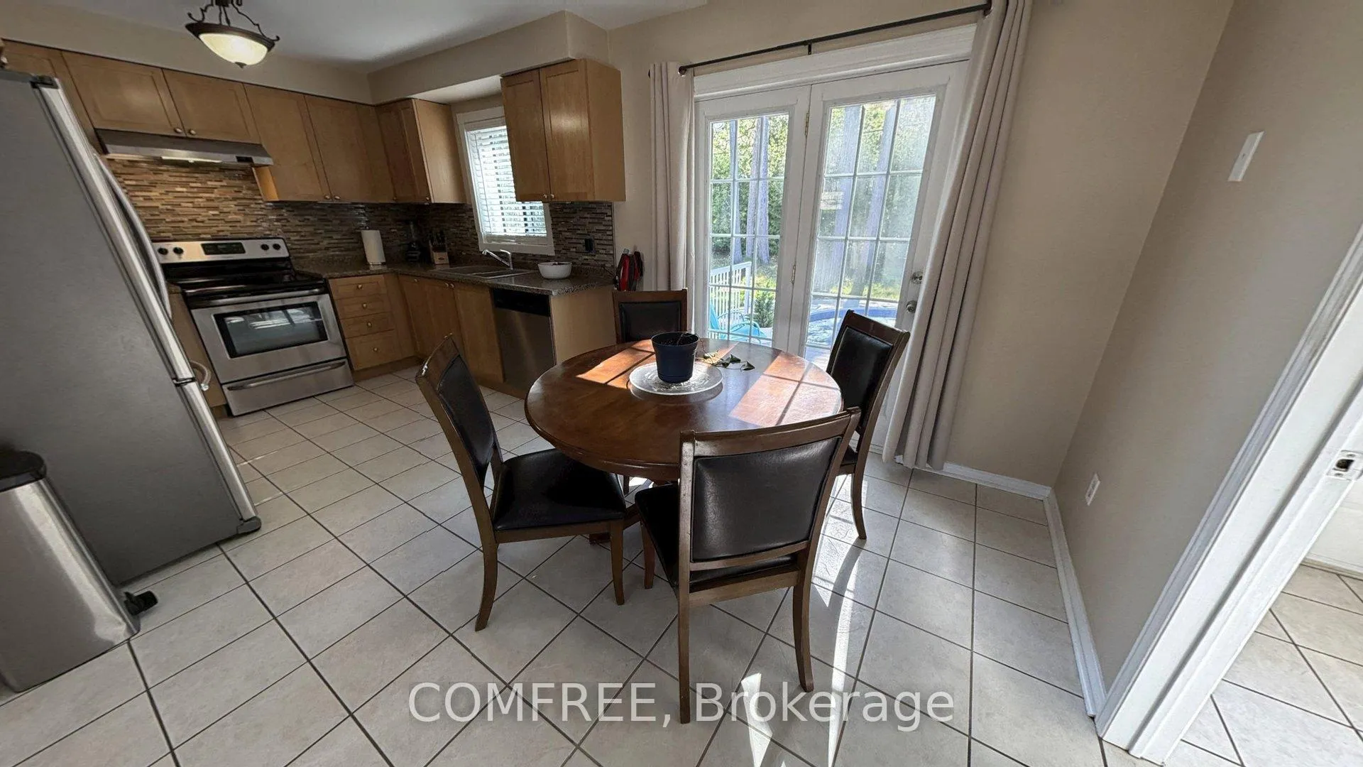 Photo 8 of 9 Birdie Court, Wasaga Beach — HOMEH