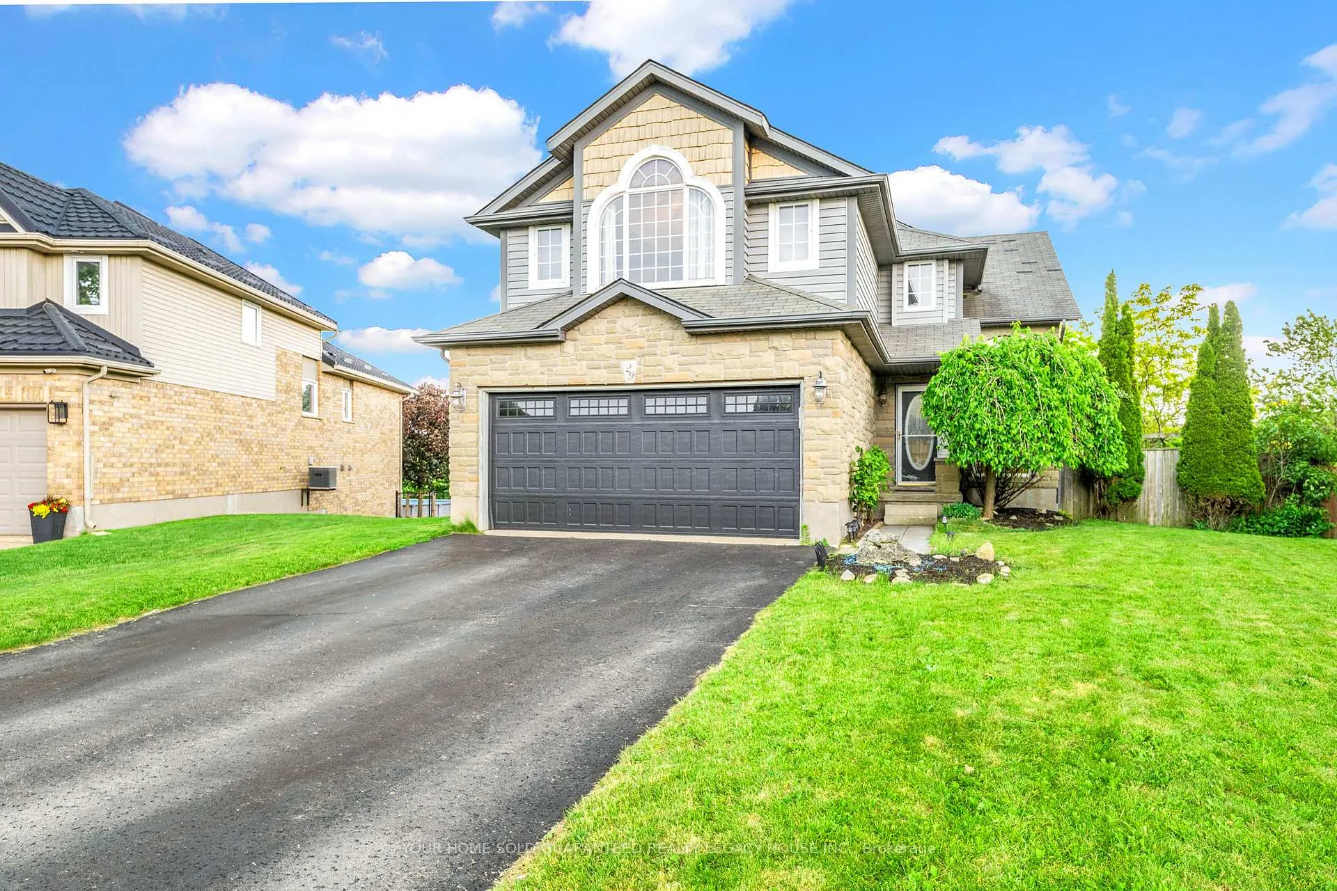 Photo 2 of 29 Cameron Court, Orangeville — HOMEH